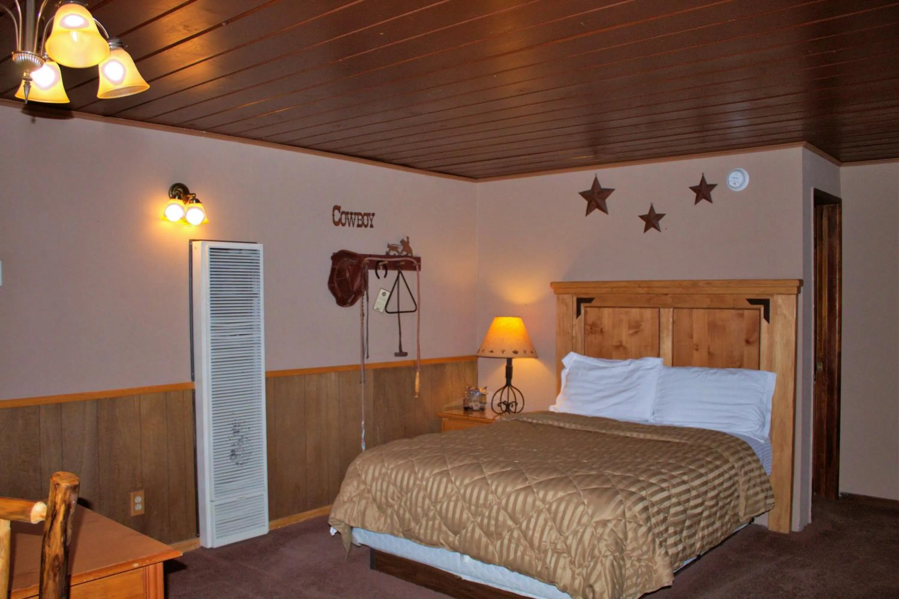 Bed in Goldmine Lodge