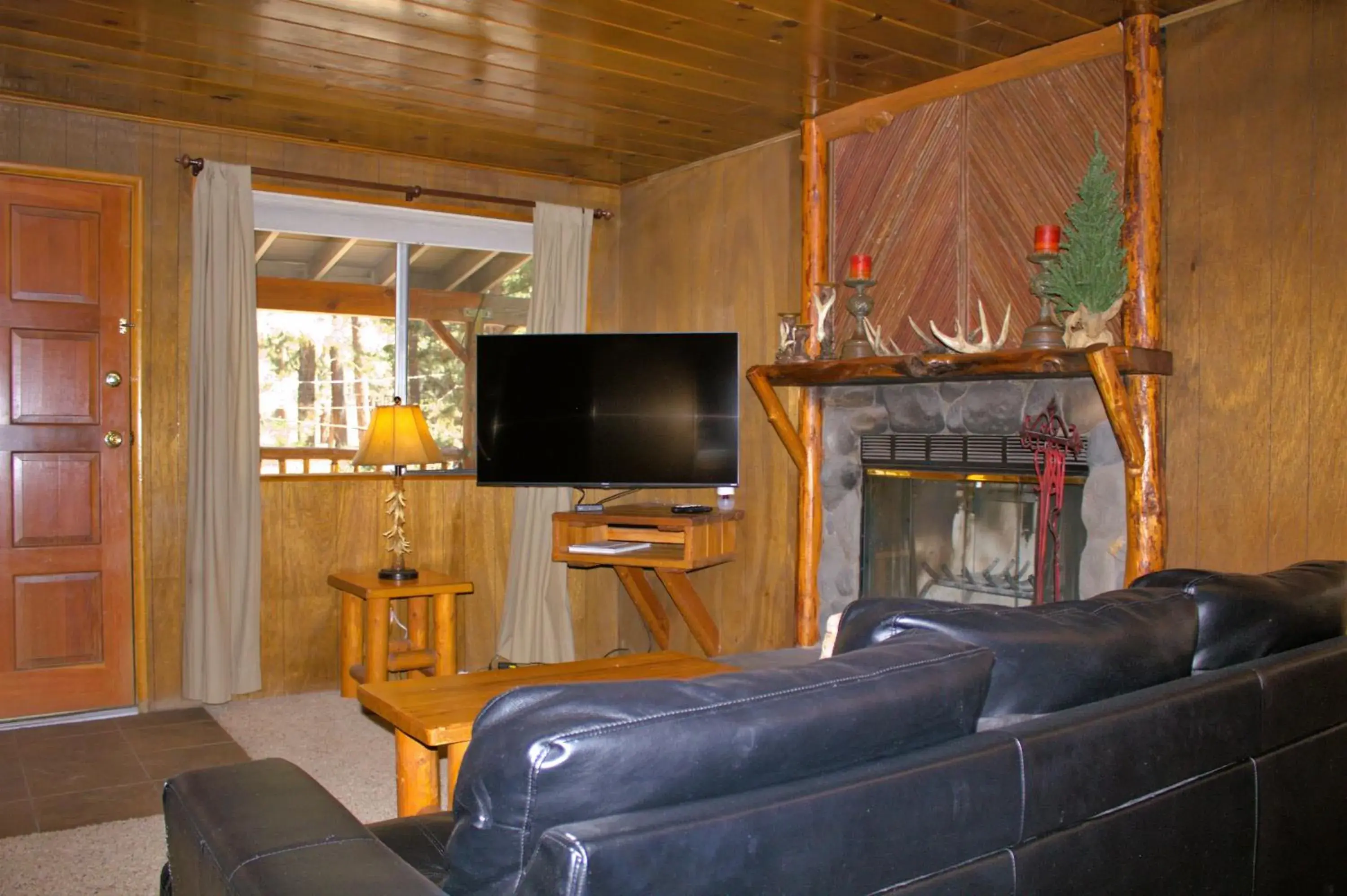 Living room in Goldmine Lodge Living room in Goldmine Lodge