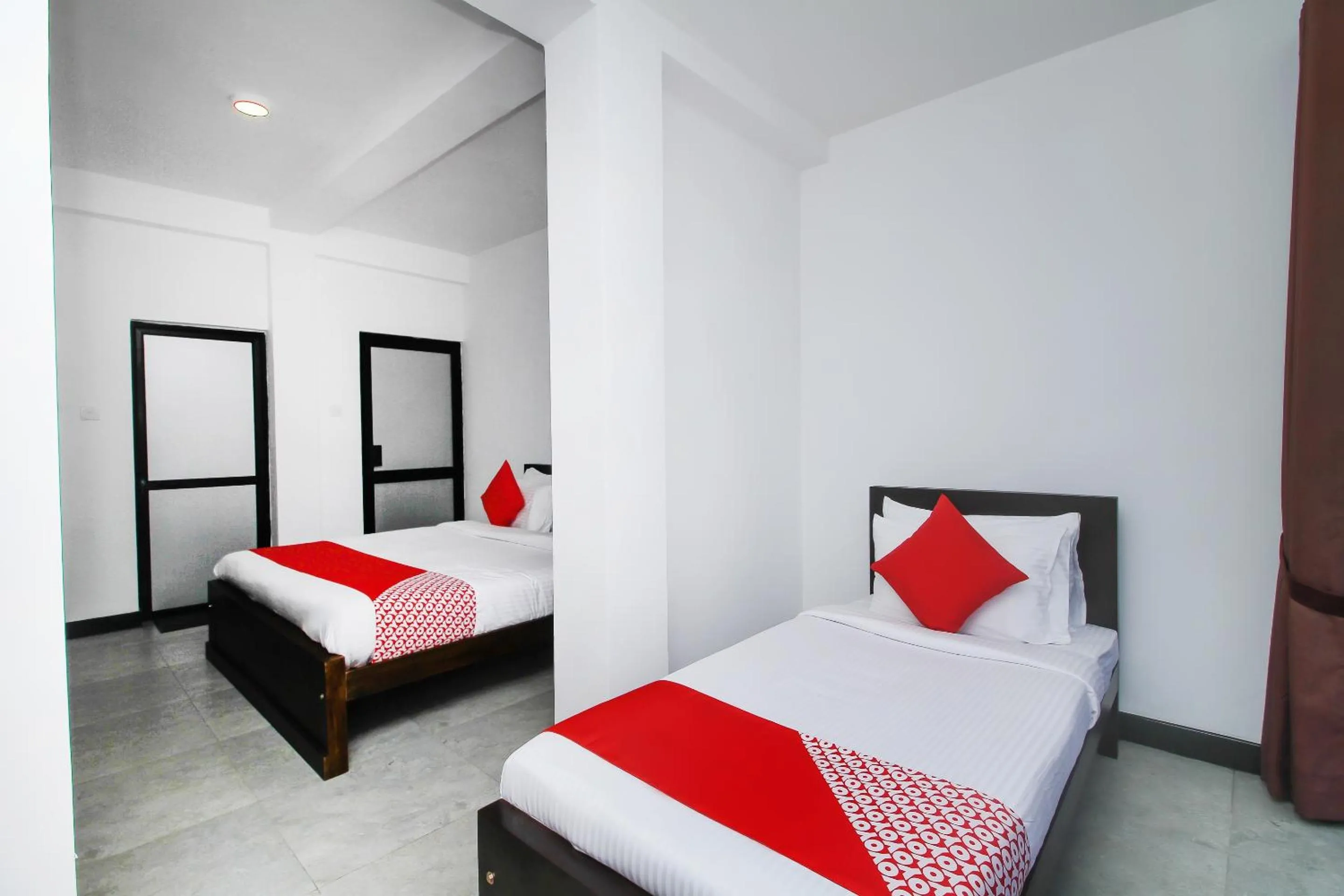 Bedroom, Bed in Delphin Hotel