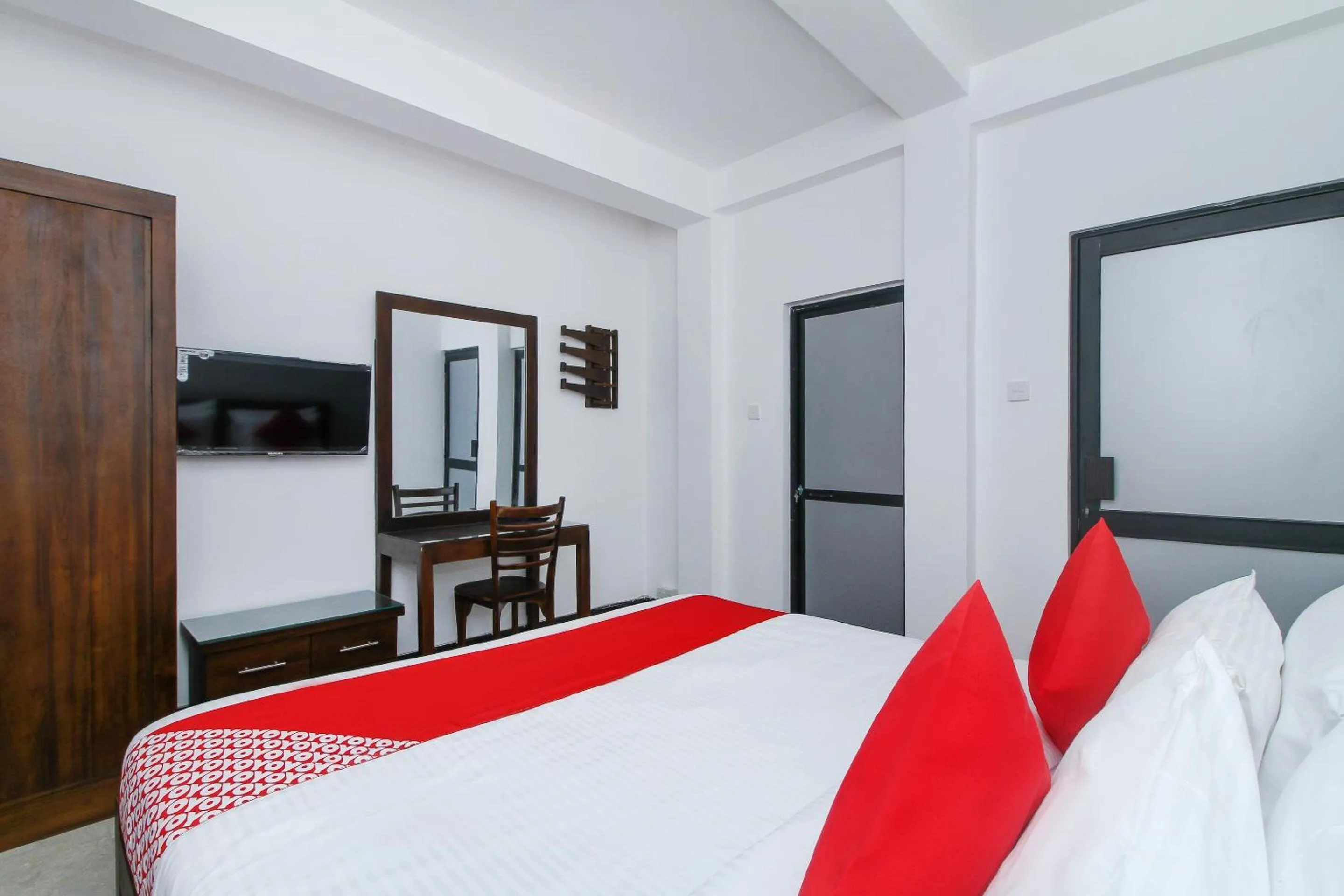 Bedroom, Bed in Delphin Hotel