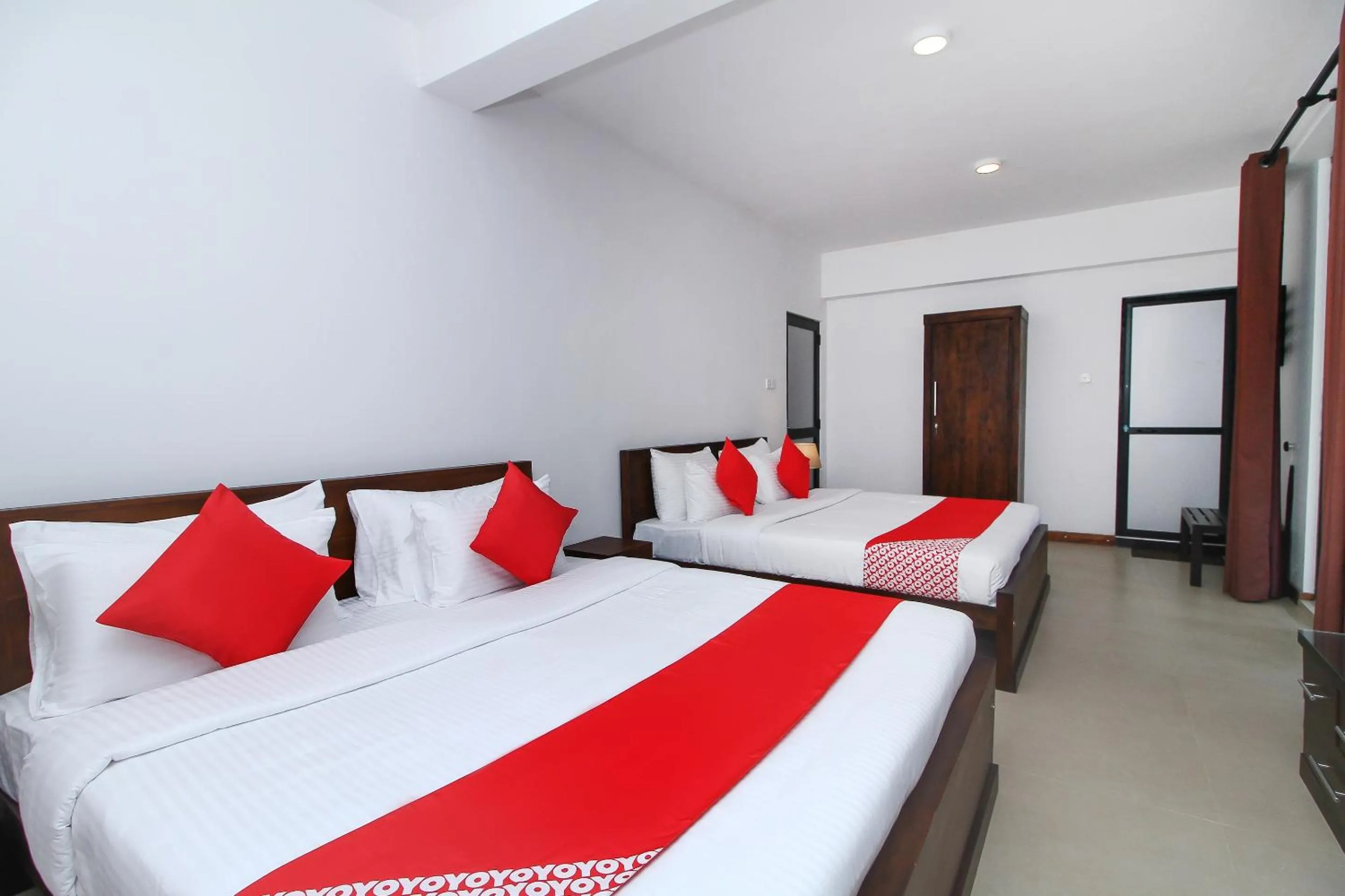 Bedroom, Bed in Delphin Hotel