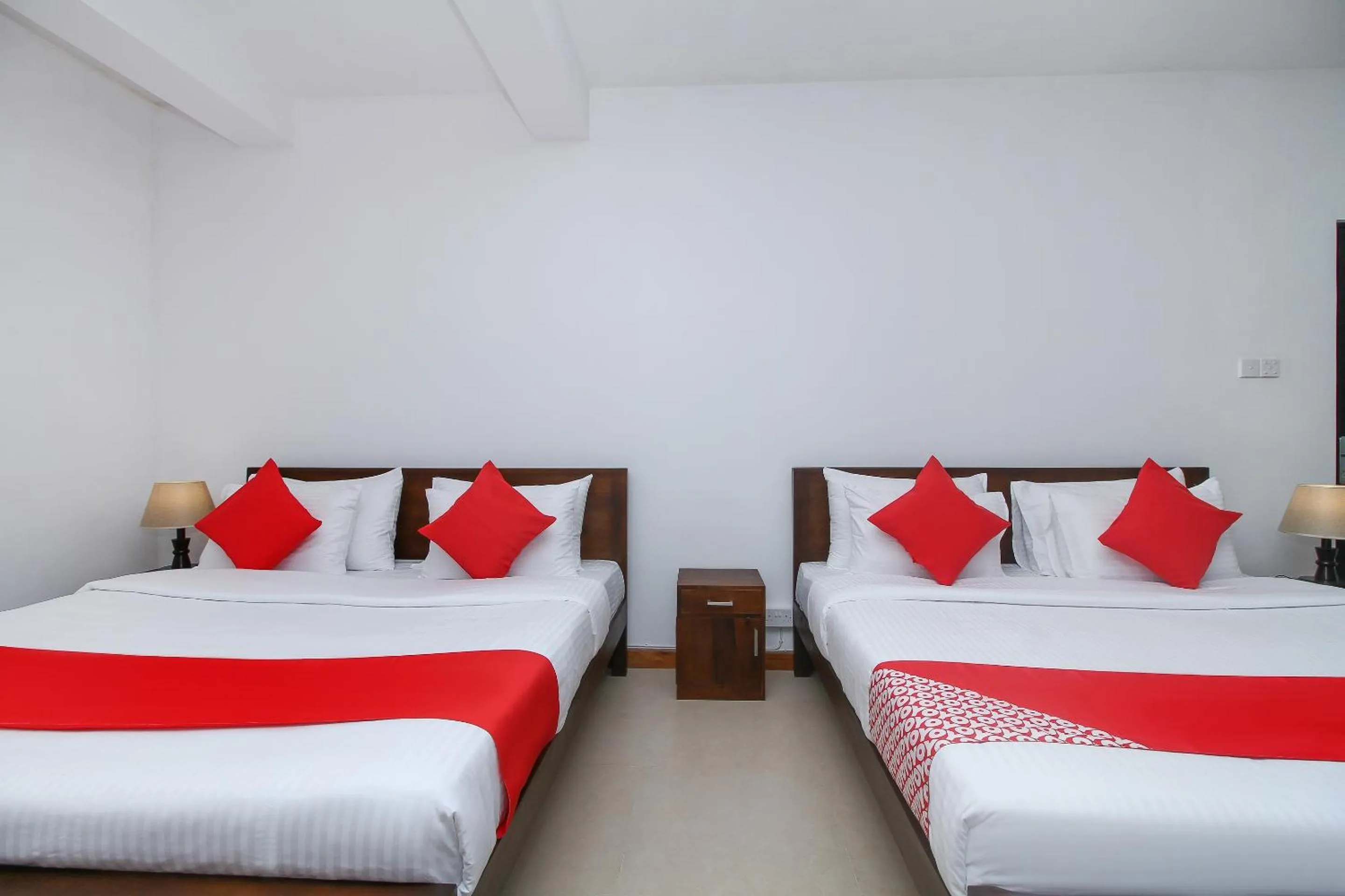 Bedroom, Bed in Delphin Hotel