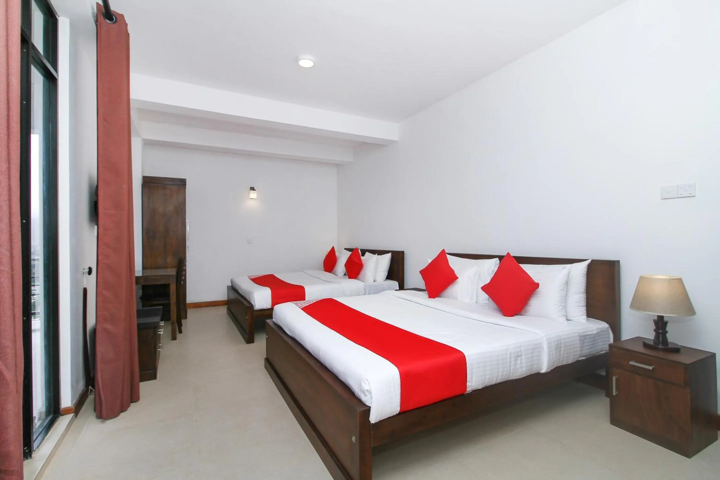 Bedroom, Bed in Delphin Hotel