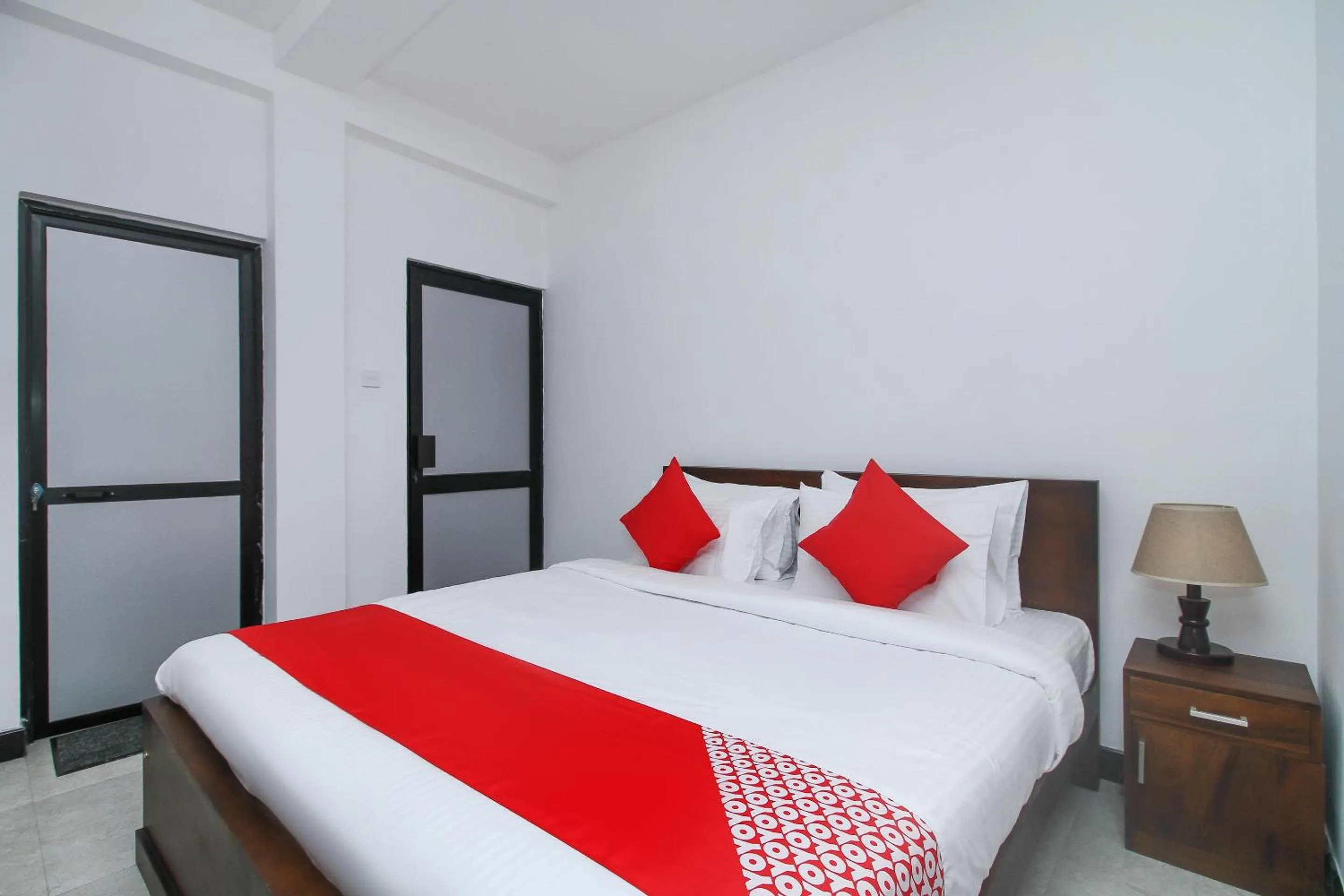 Bedroom, Bed in Delphin Hotel