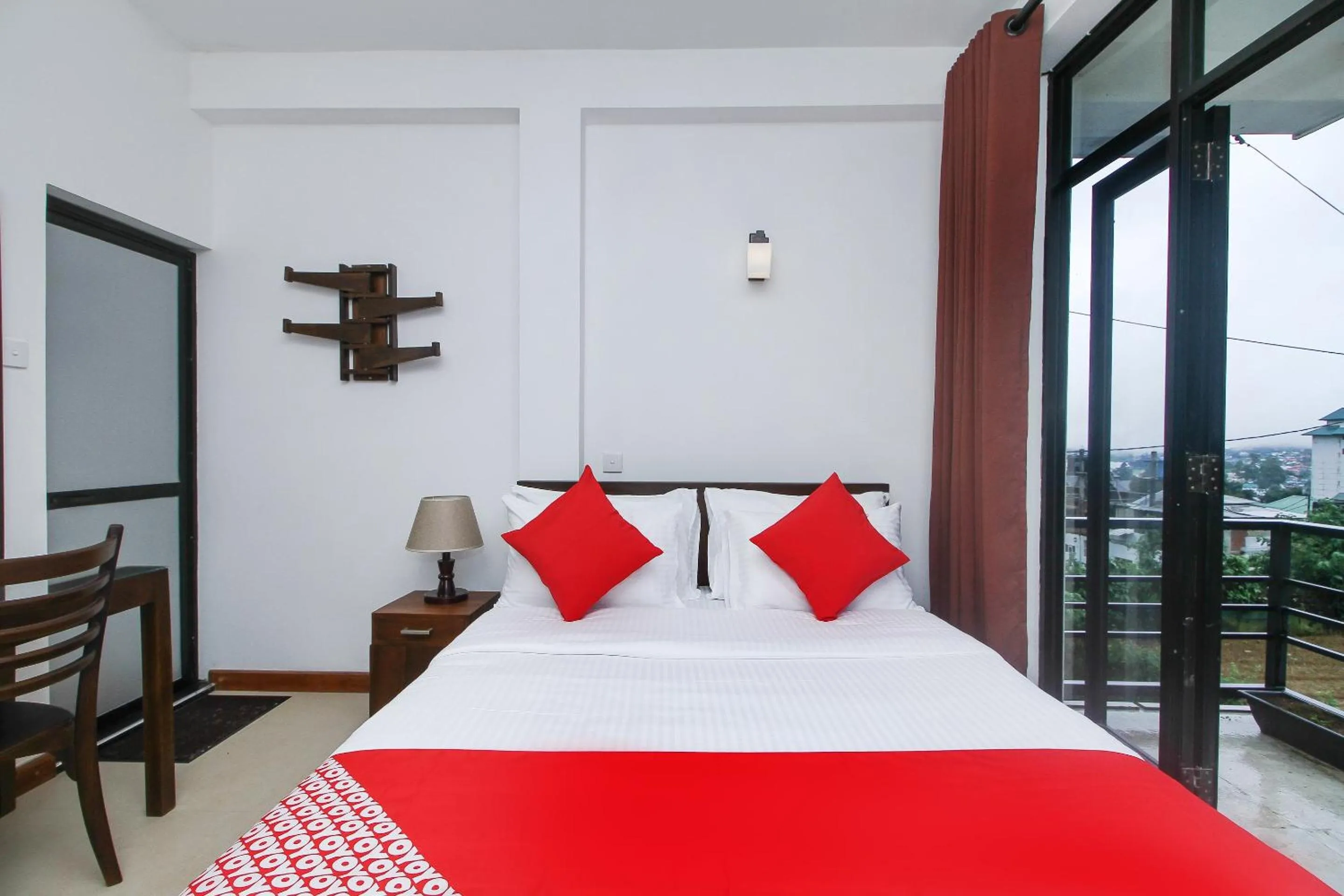 Bedroom, Bed in Delphin Hotel