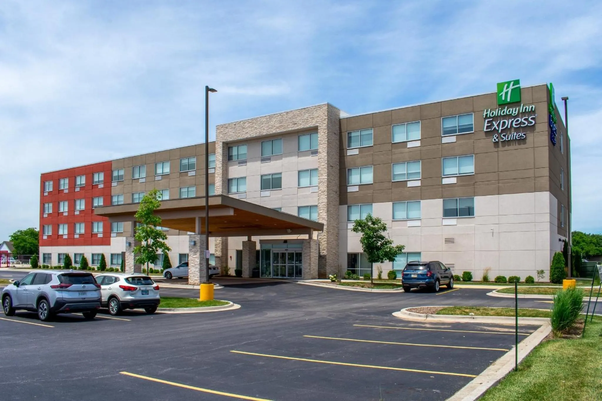 Property building in Holiday Inn Express & Suites - Yorkville by IHG
