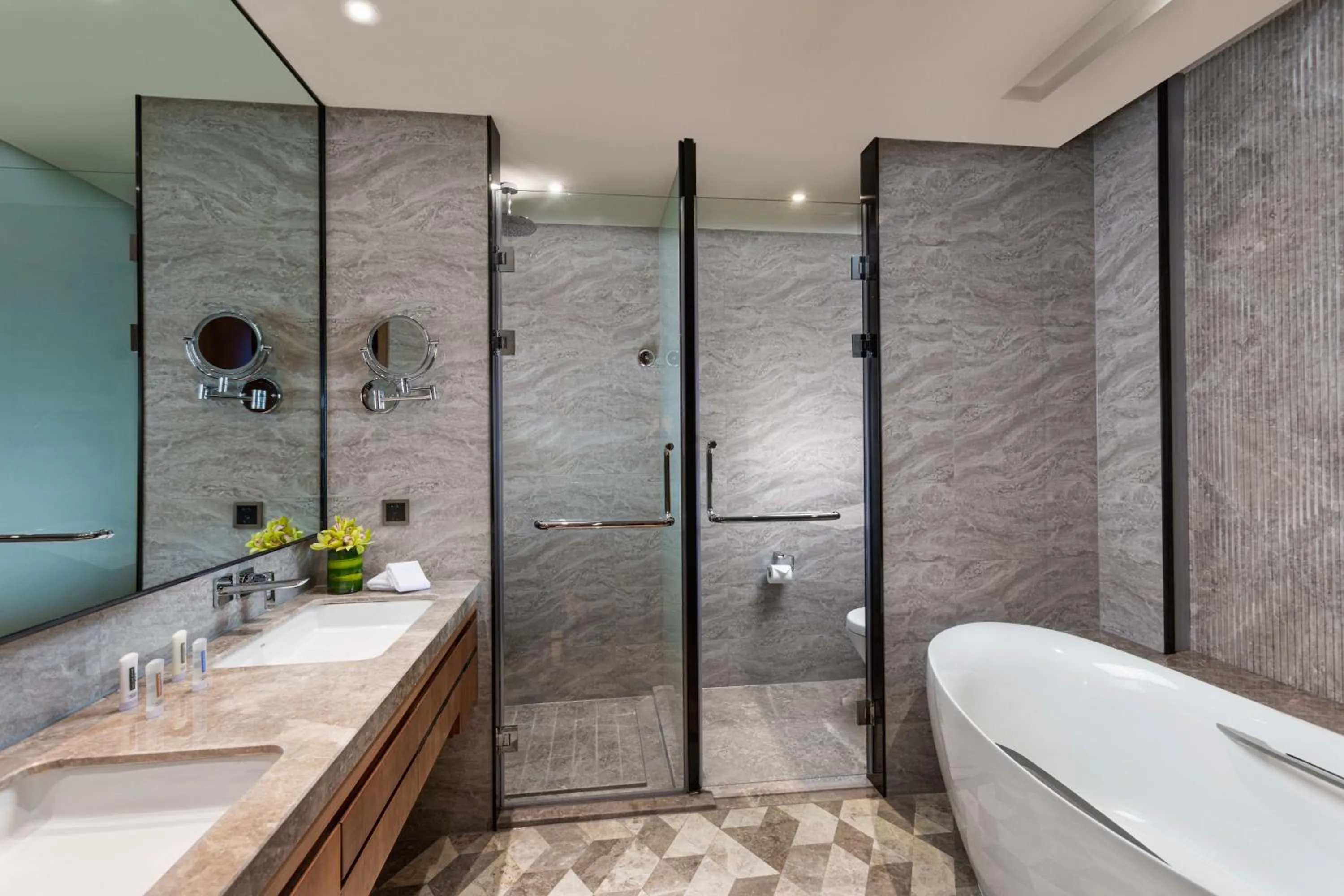 Shower, Bathroom in Holiday Inn Hangzhou Binjiang