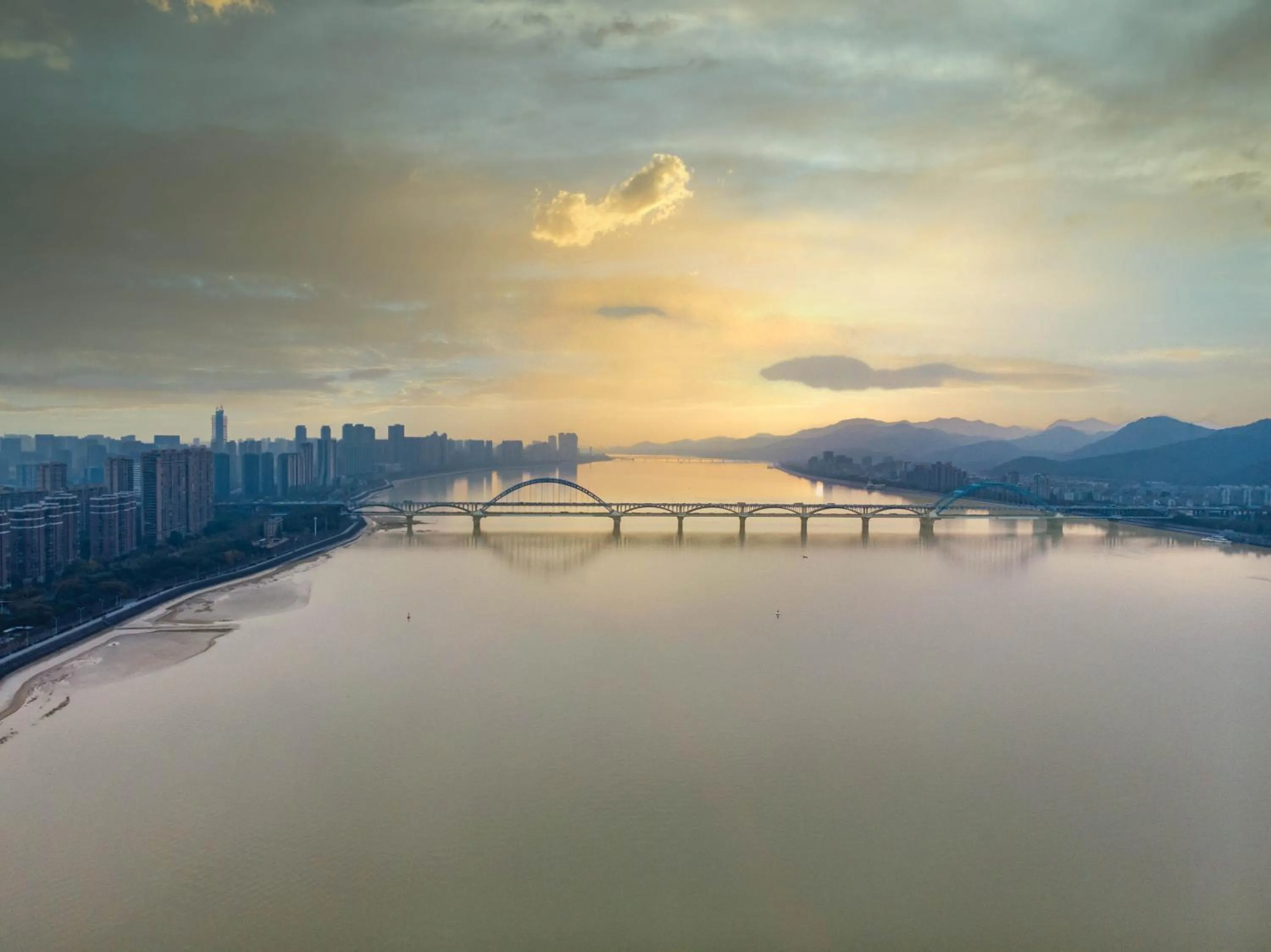 Nearby landmark in Holiday Inn Hangzhou Binjiang