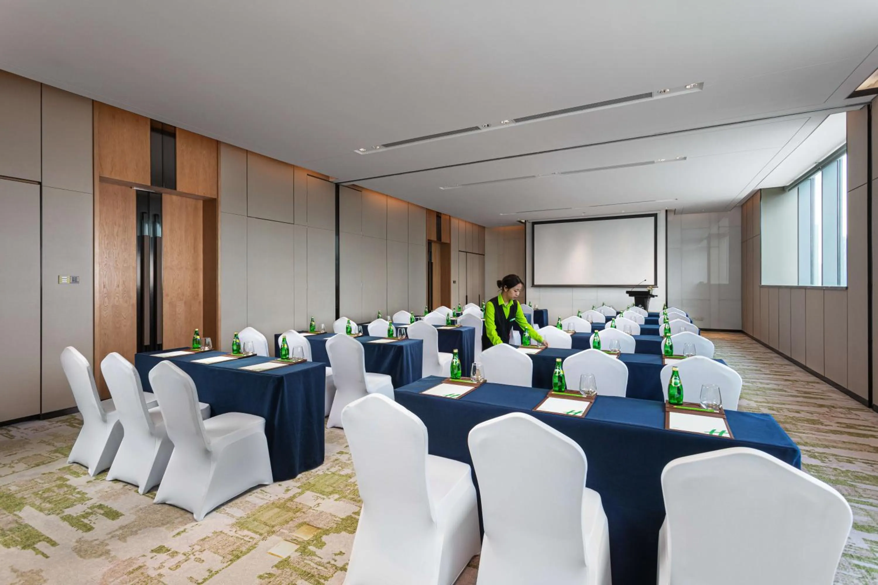 Meeting/conference room in Holiday Inn Hangzhou Binjiang