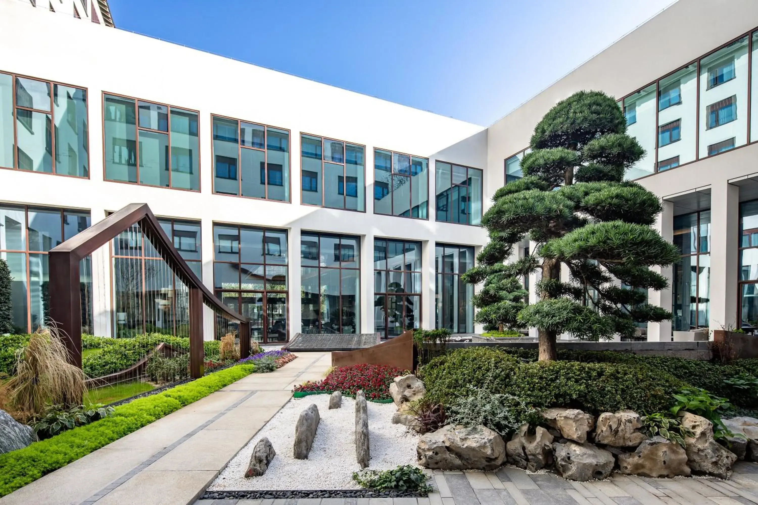 Property building in Crowne Plaza Wuzhen by IHG Property building in Crowne Plaza Wuzhen by IHG