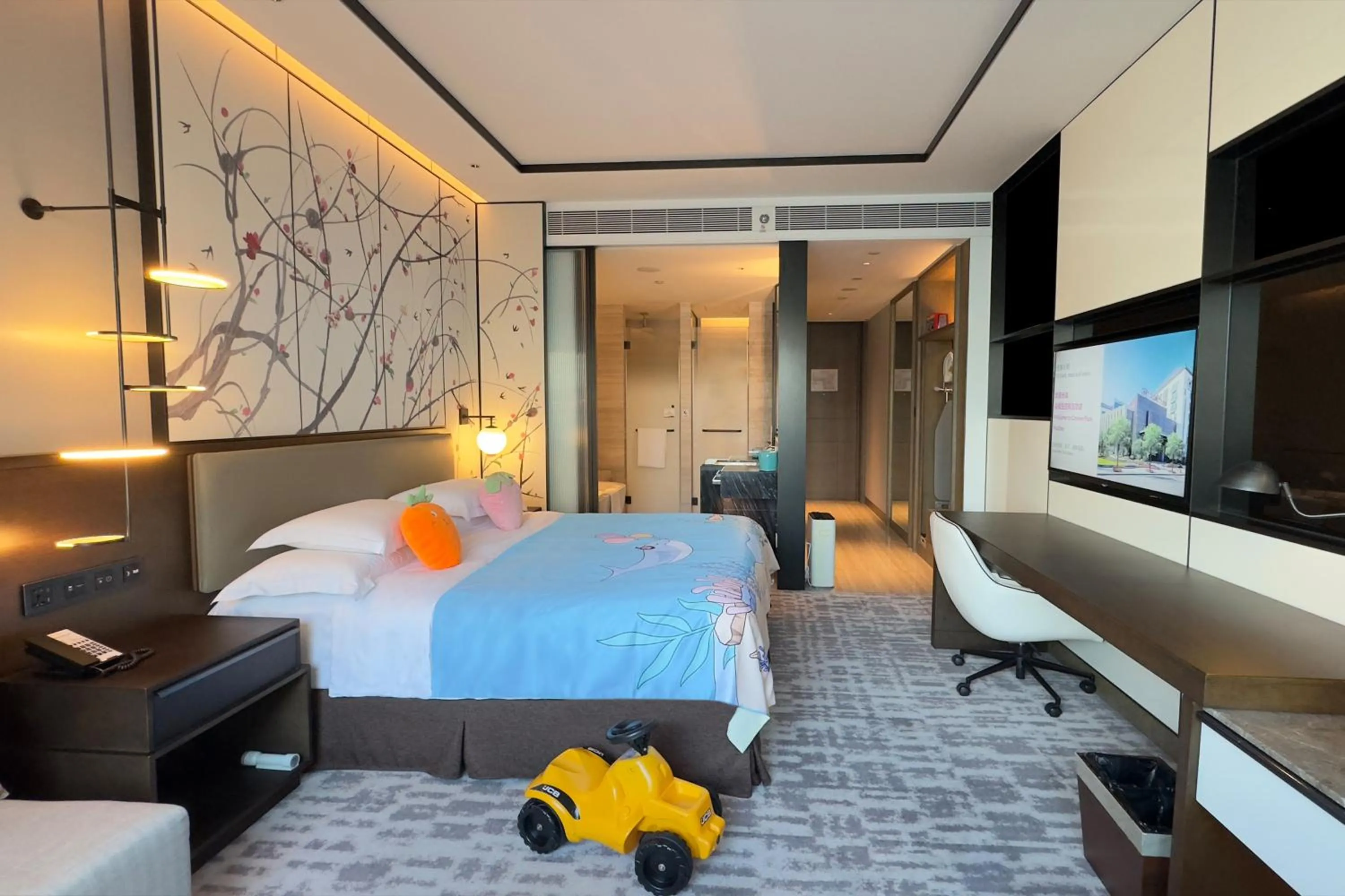Bedroom, Bed in Crowne Plaza Wuzhen by IHG