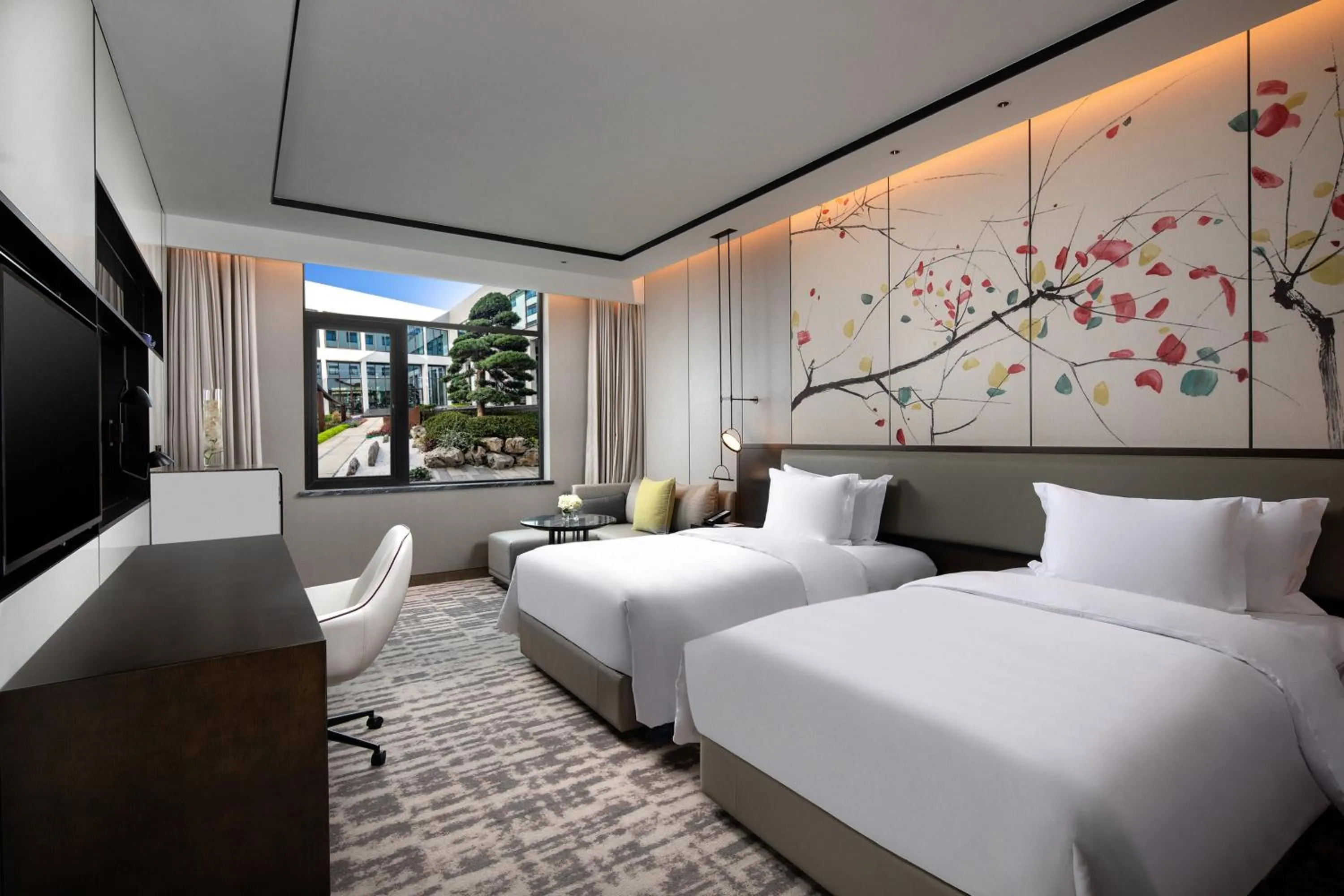 Photo of the whole room, Bed in Crowne Plaza Wuzhen by IHG