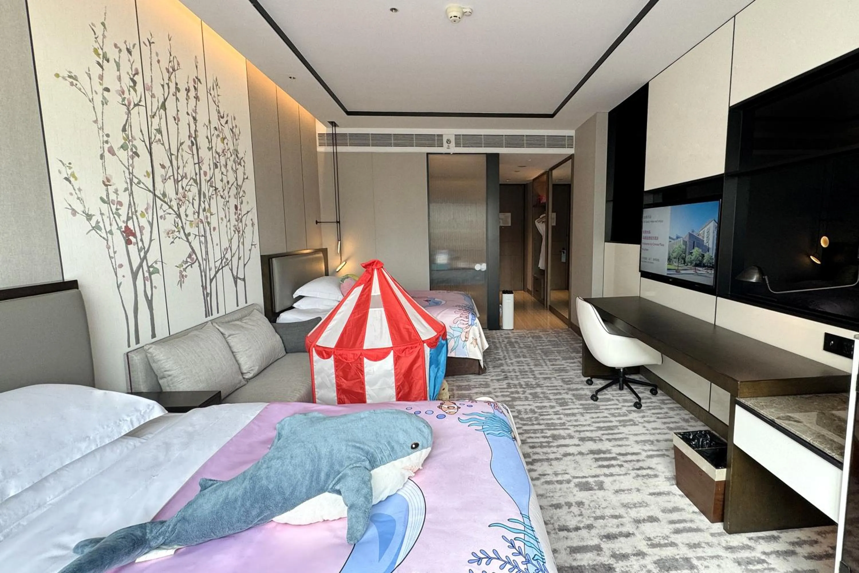 Bedroom, Bed in Crowne Plaza Wuzhen by IHG