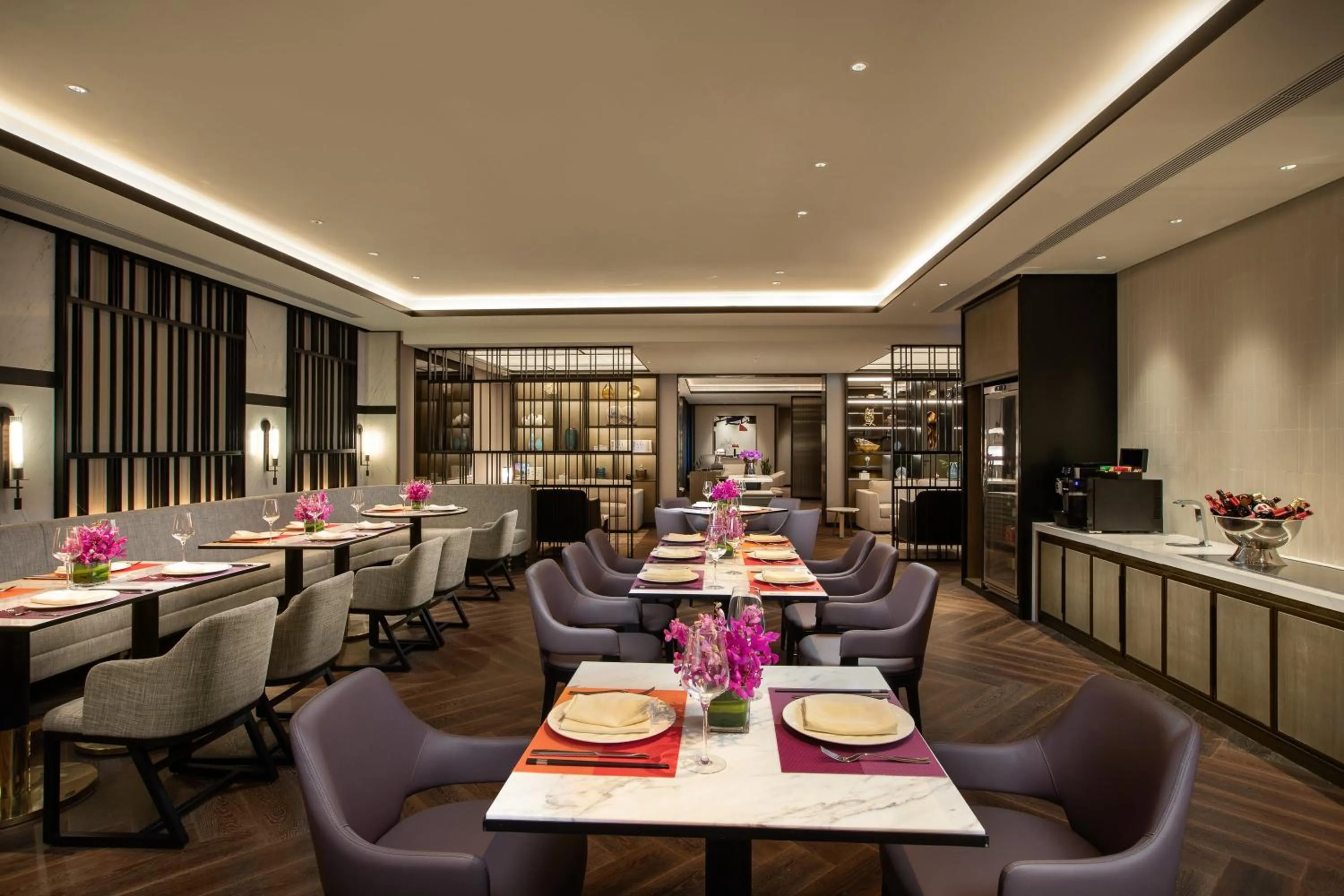 Lounge or bar in Crowne Plaza Wuzhen by IHG