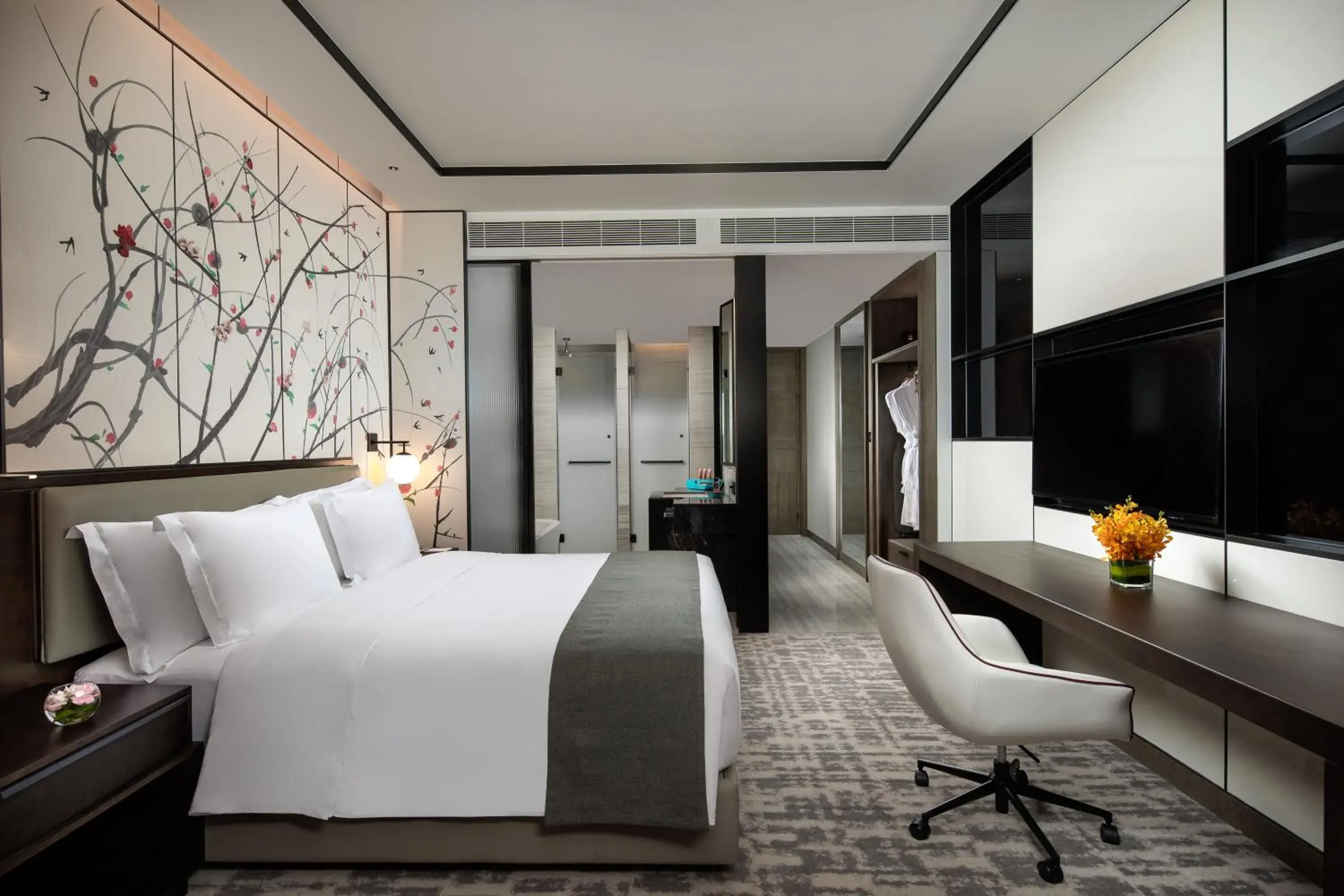 Standard King Room with Lounge Access in Crowne Plaza Wuzhen by IHG Standard King Room with Lounge Access in Crowne Plaza Wuzhen by IHG