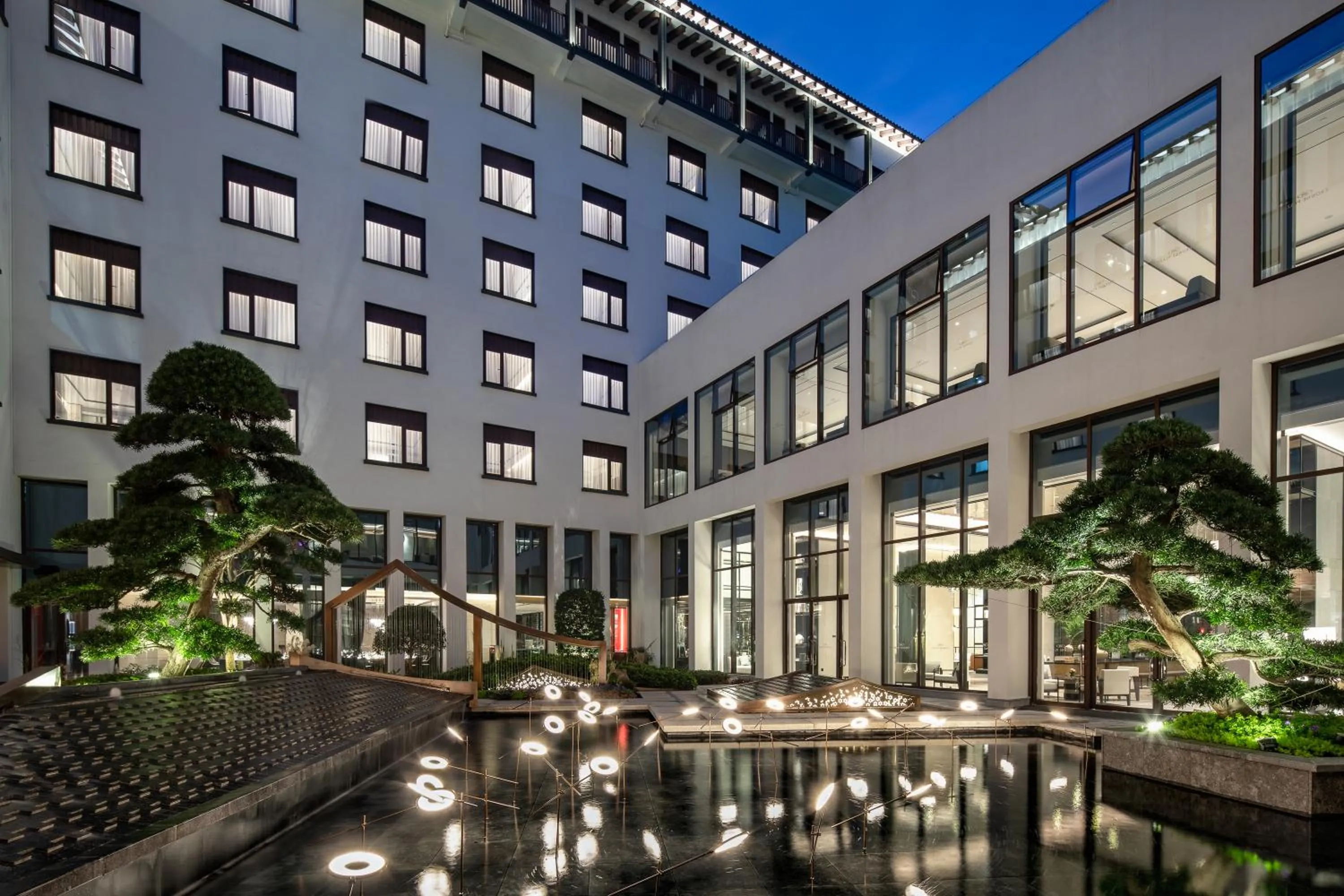 Night in Crowne Plaza Wuzhen by IHG