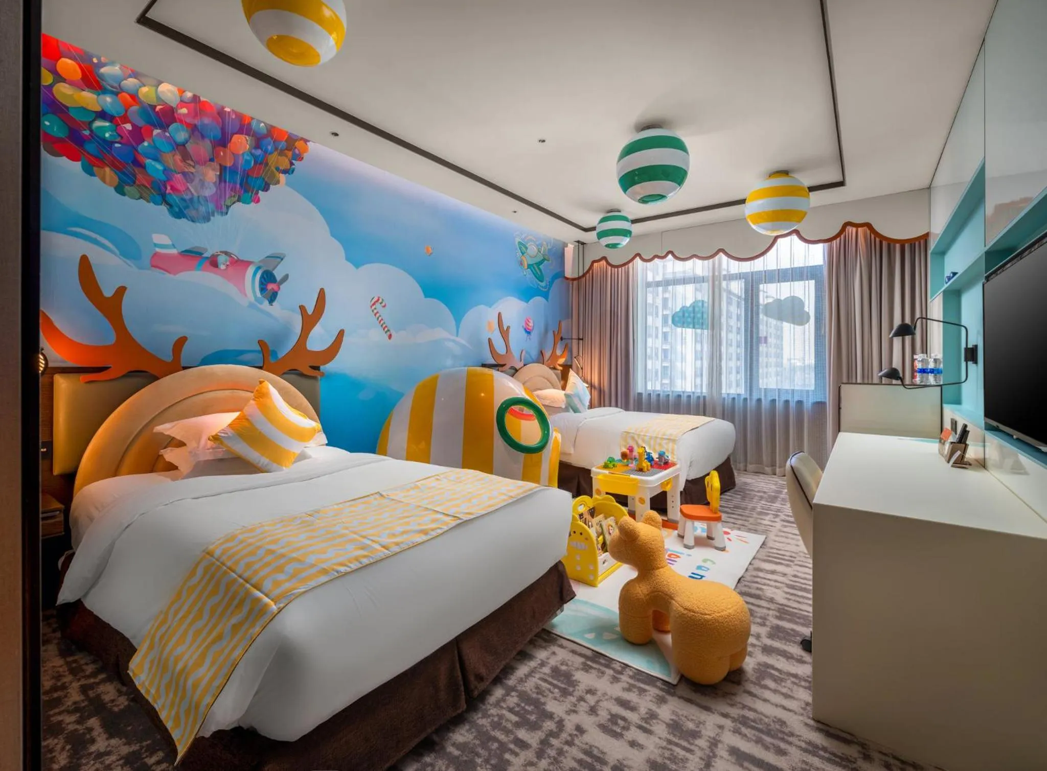 Photo of the whole room, Bed in Crowne Plaza Wuzhen by IHG