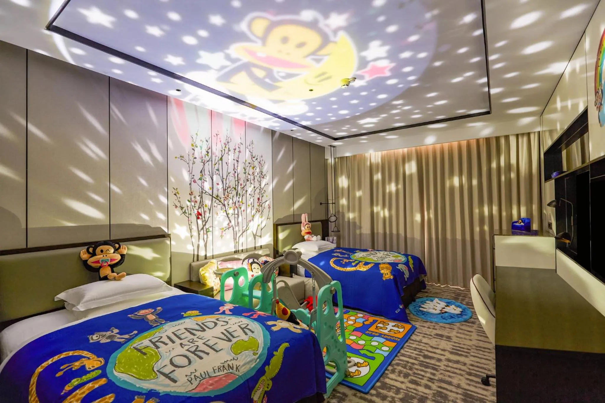 Photo of the whole room in Crowne Plaza Wuzhen by IHG