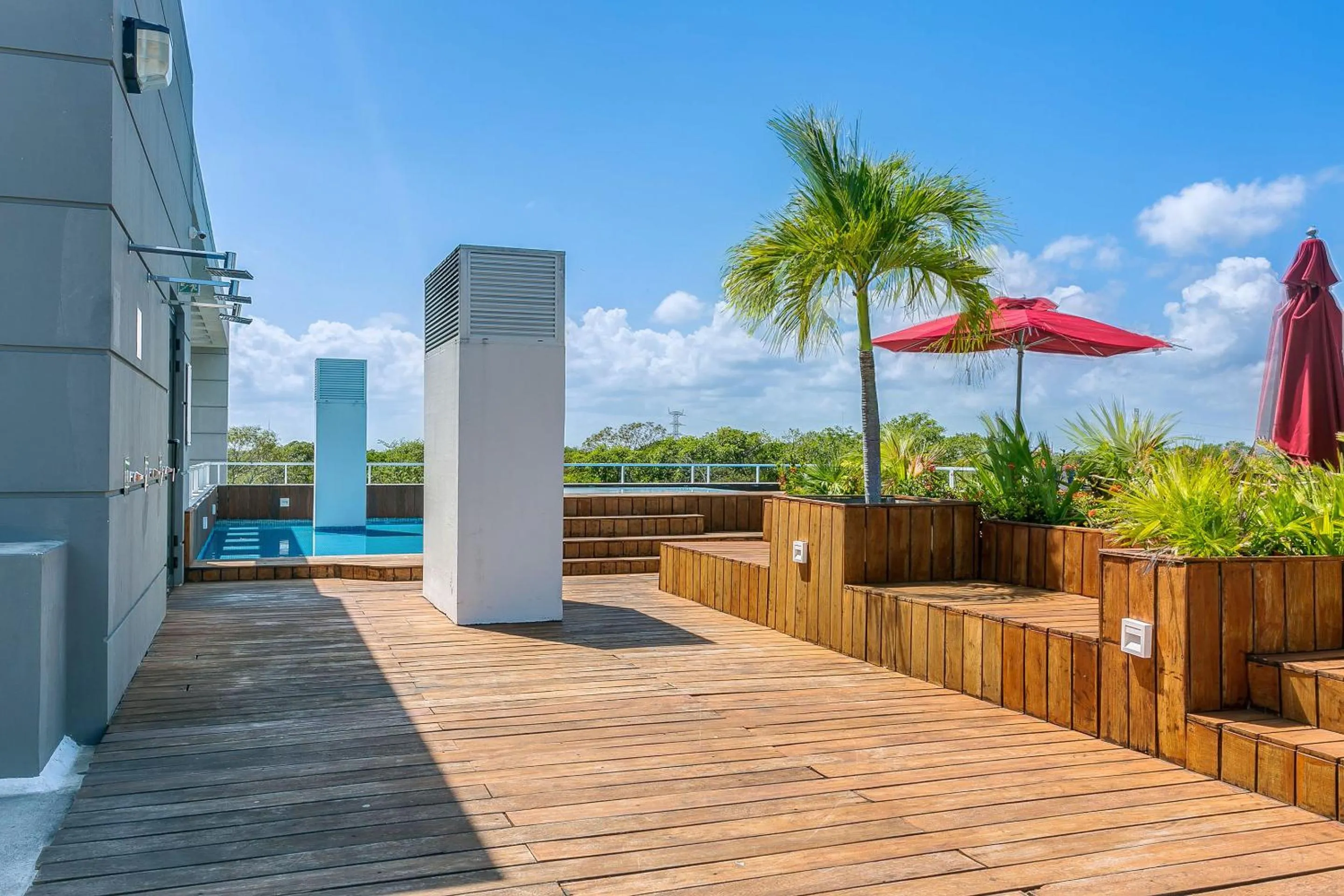 Swimming pool in Golfers' Paradise at Nick Price Residences!