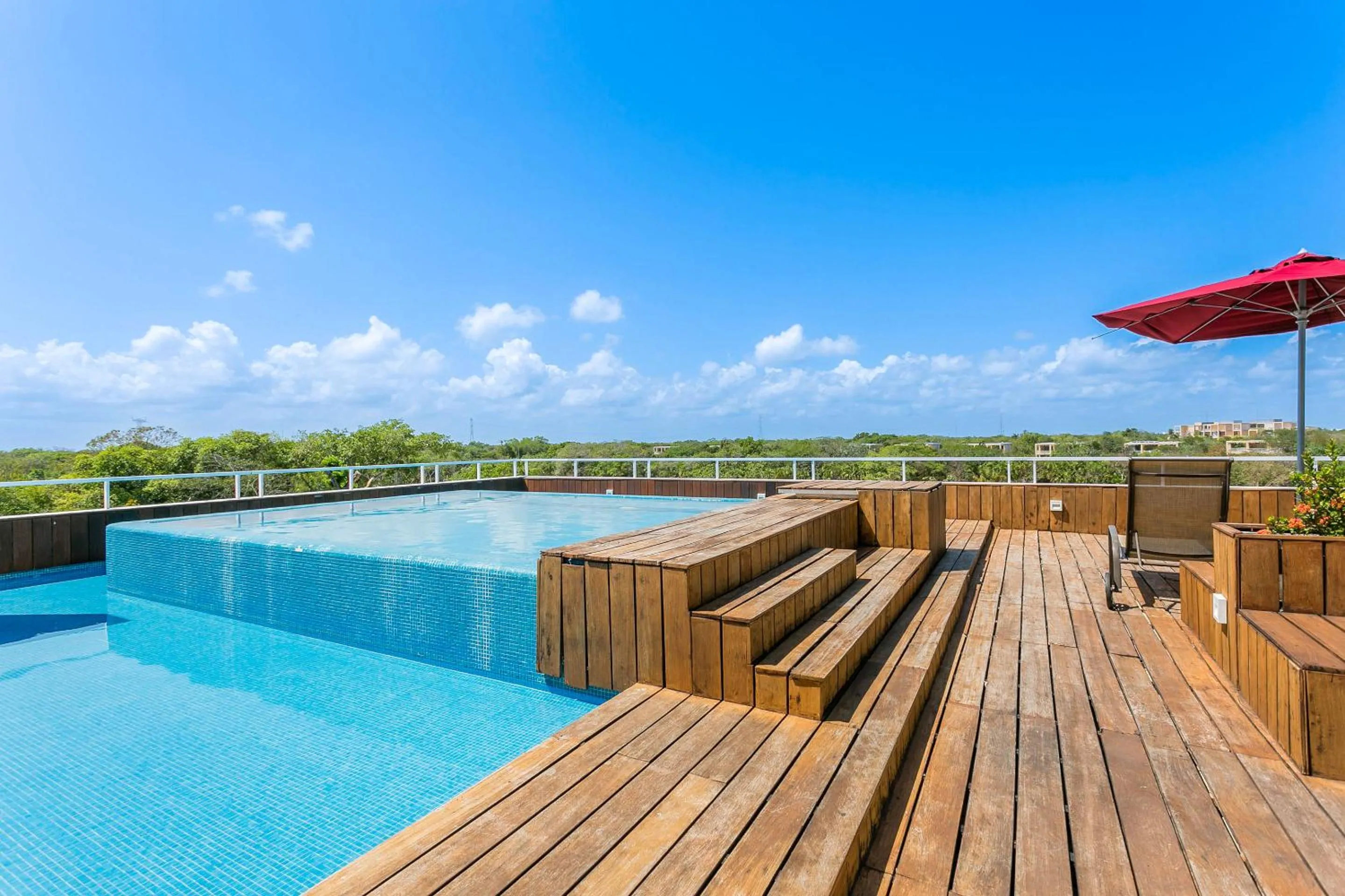 Swimming pool in Golfers' Paradise at Nick Price Residences!