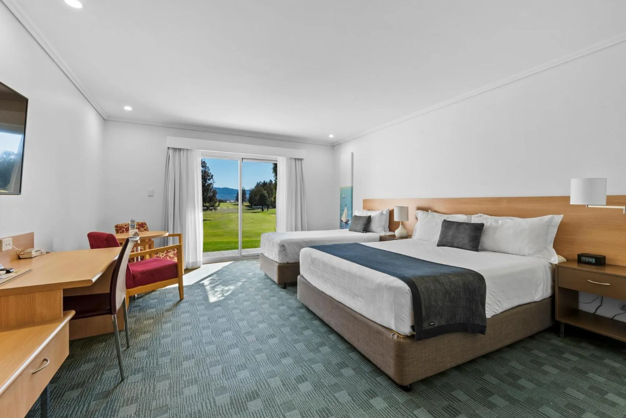 Photo of the whole room, Bed in Springs Shoalhaven Nowra