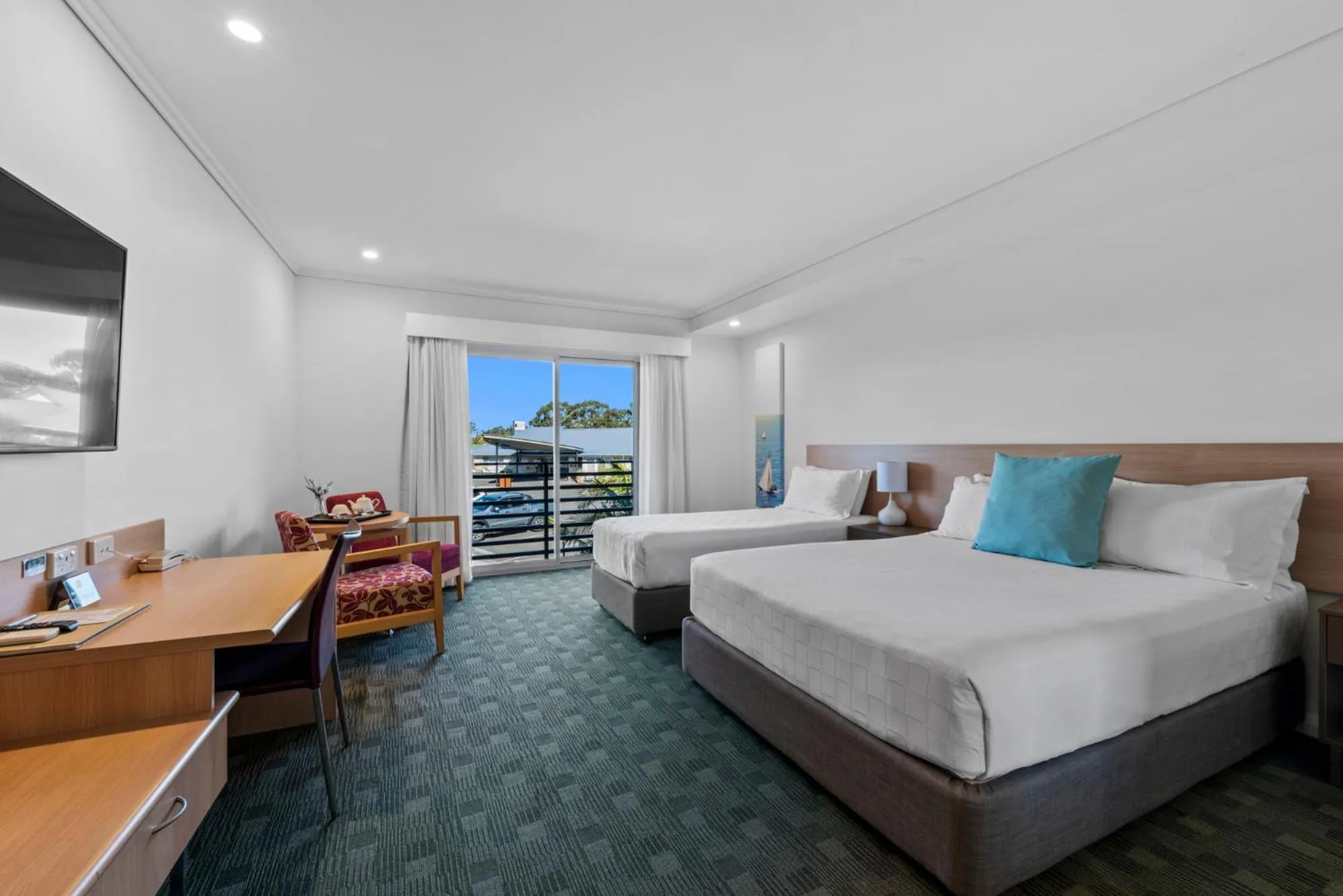 Photo of the whole room, Bed in Springs Shoalhaven Nowra