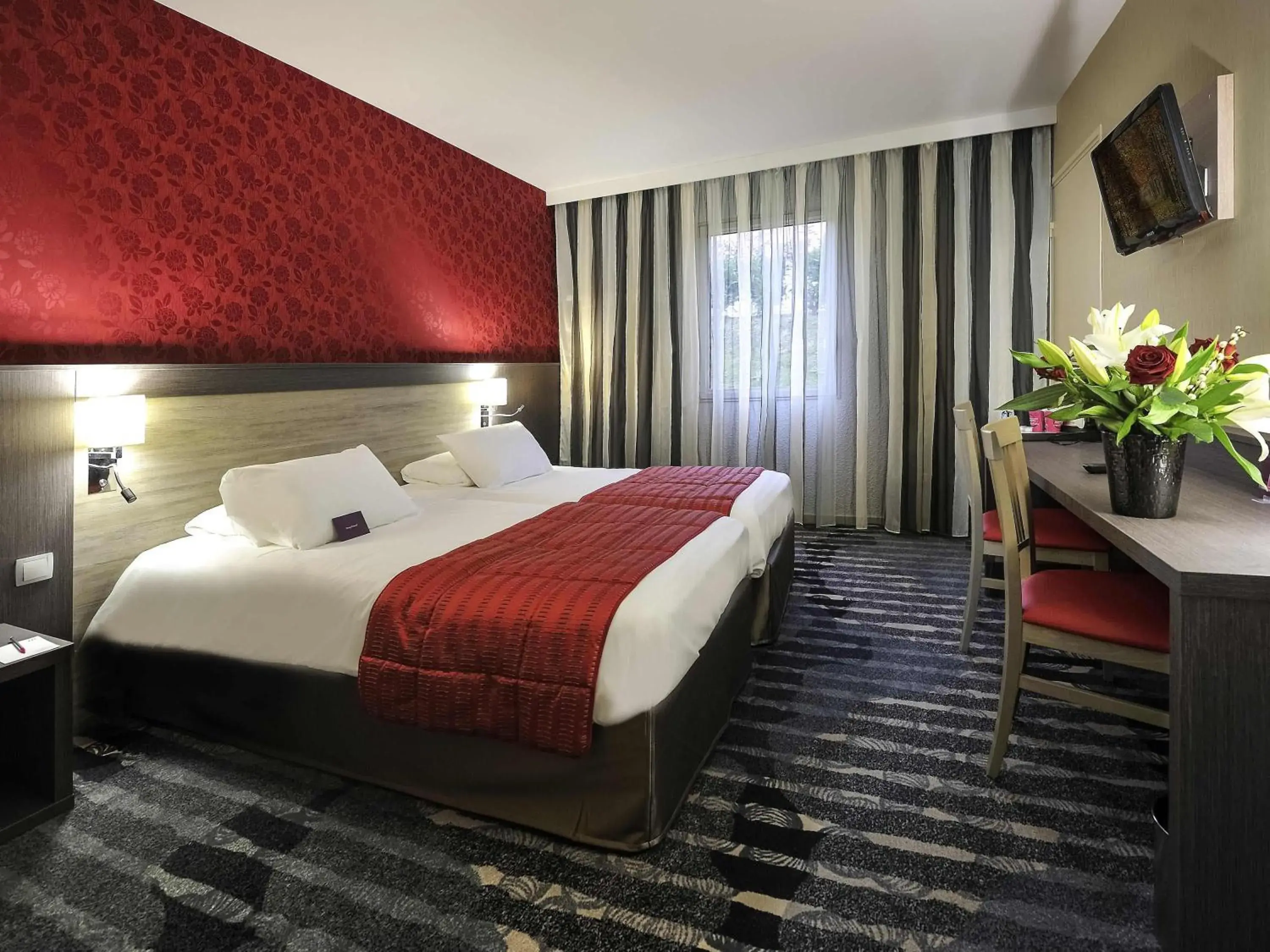 Bedroom, Bed in Mercure Rouen Val de Reuil Bedroom, Bed in Mercure Rouen Val de Reuil