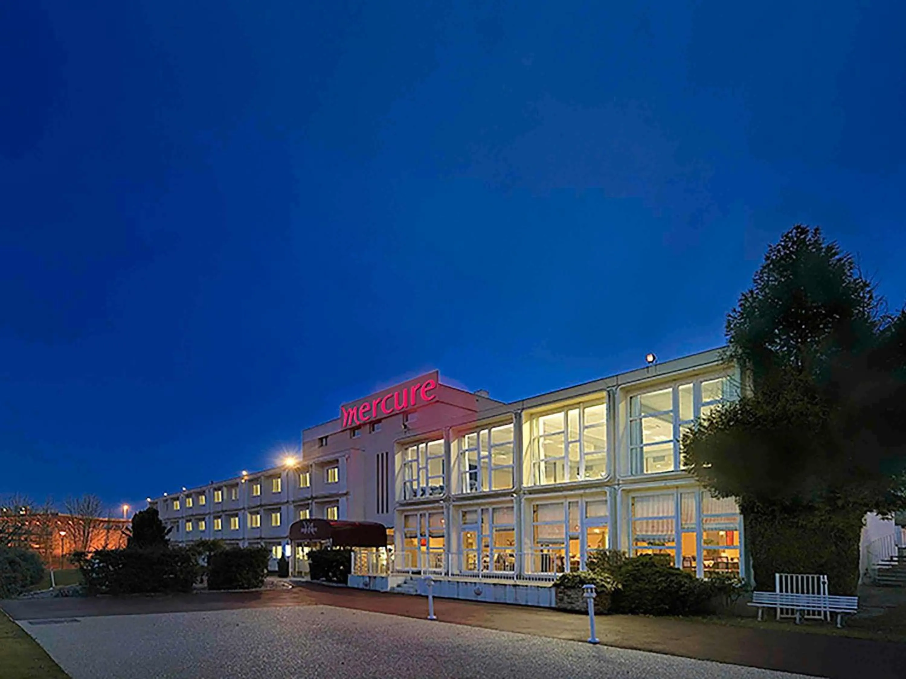 Property building in Mercure Rouen Val de Reuil