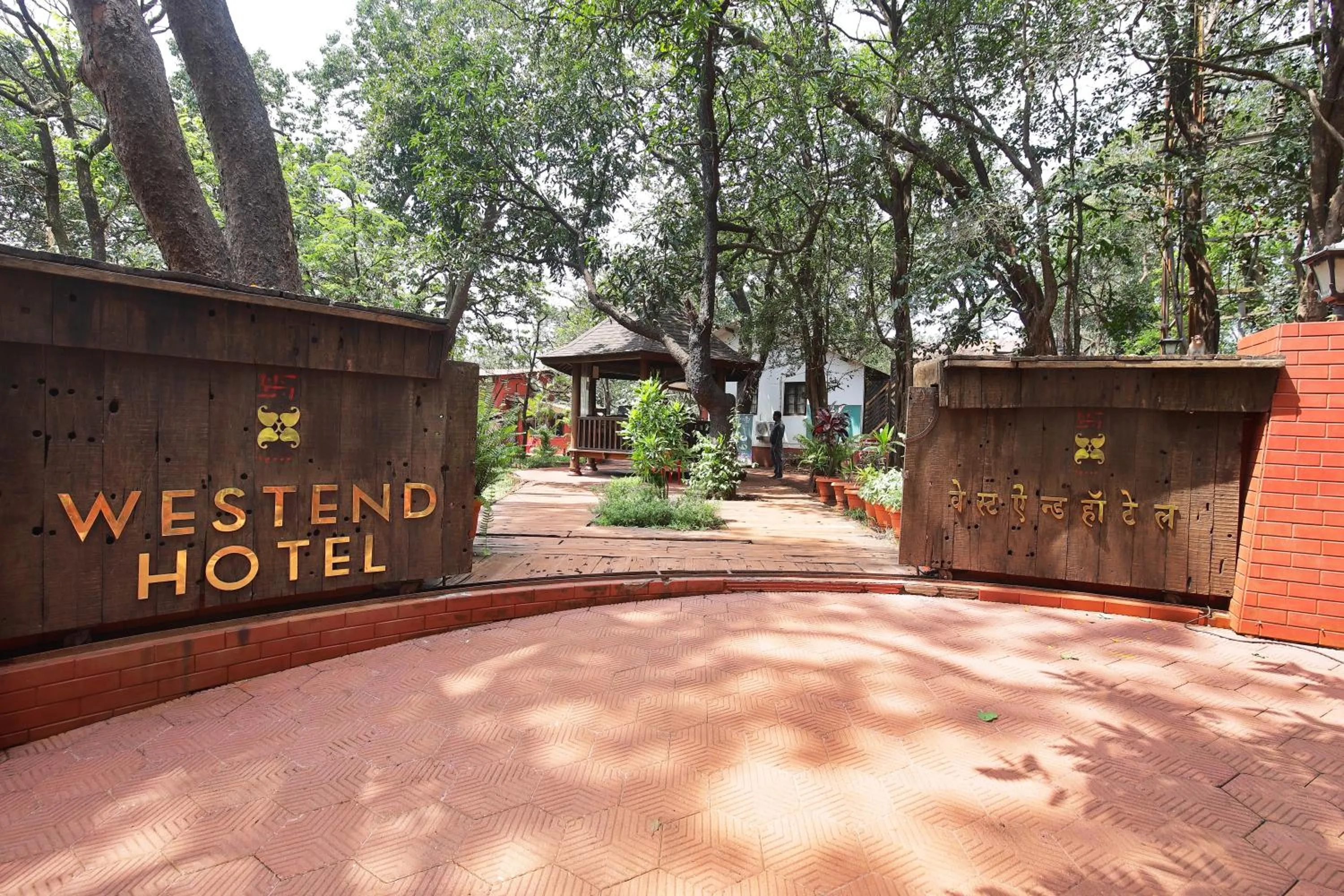 Facade/entrance in Westend Hotel