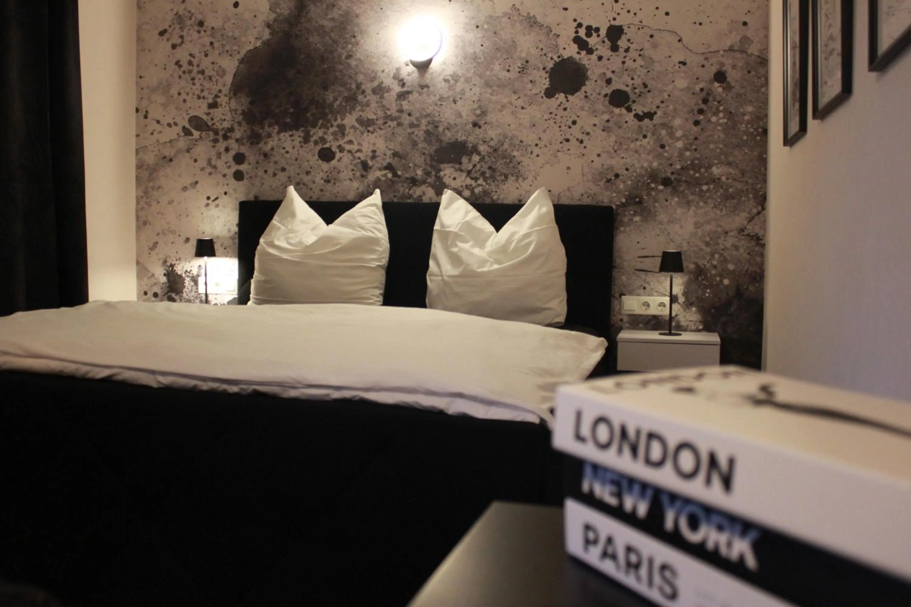 Bedroom, Bed in HOTEL ALTES THEATER Heilbronn