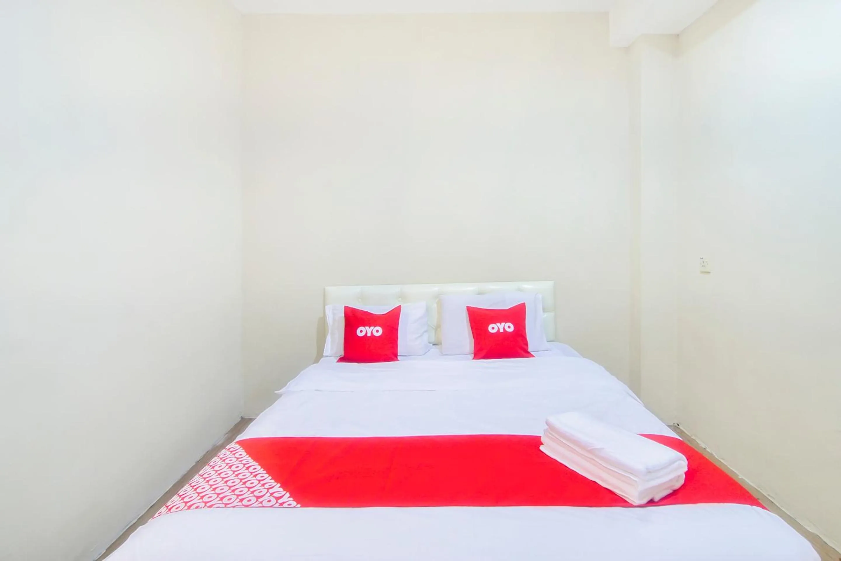 Bedroom in OYO 44017 L & C Premium Stay