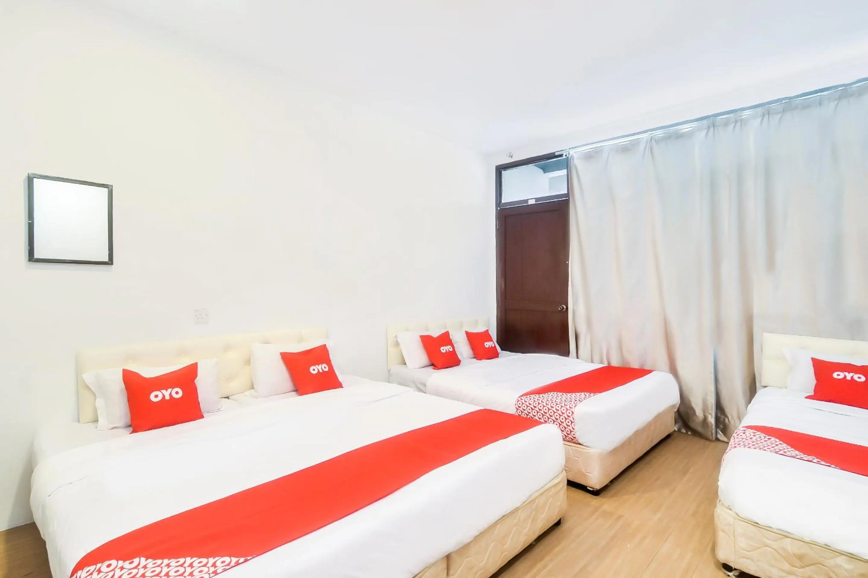 Bedroom in OYO 44017 L & C Premium Stay