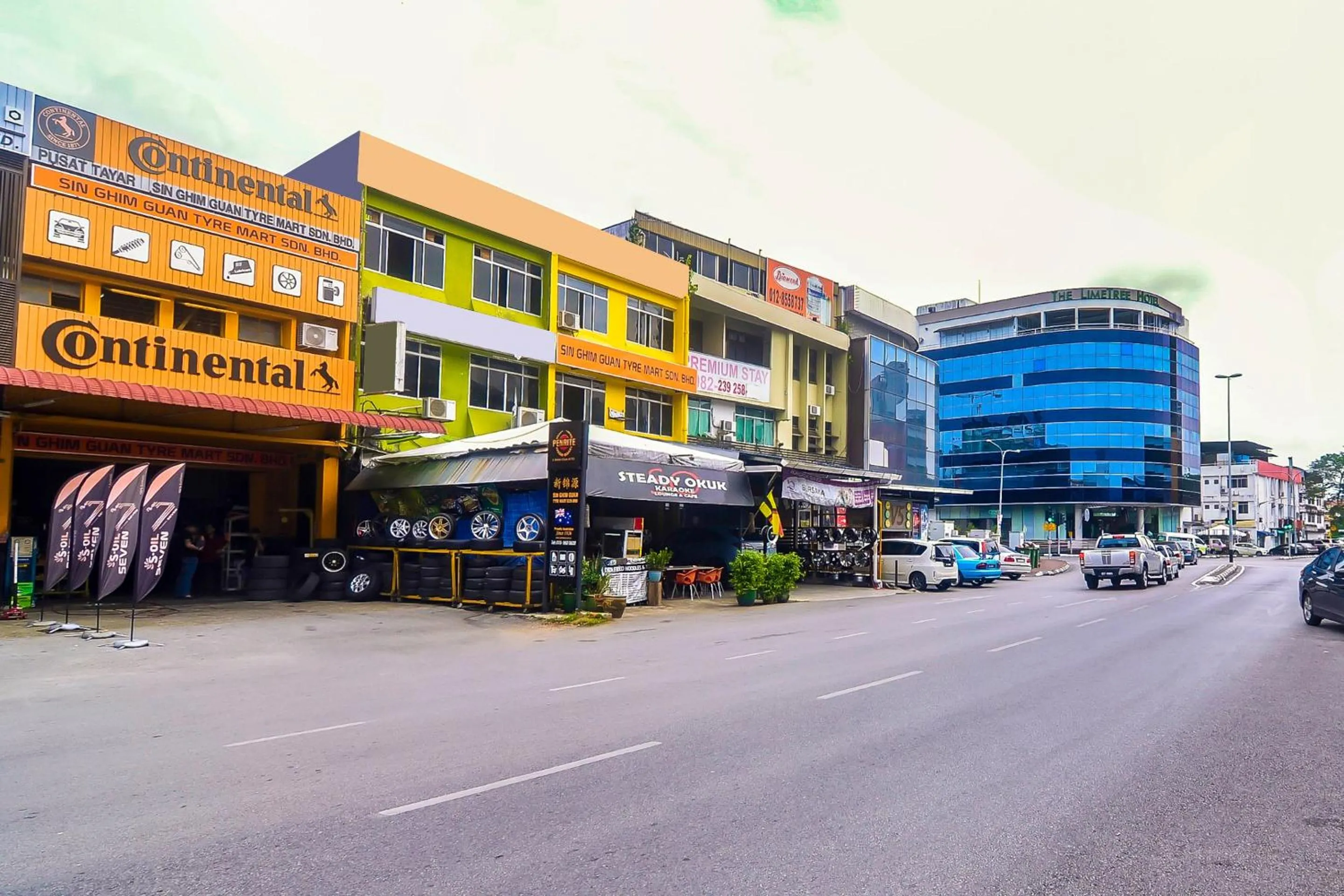 Facade/entrance in OYO 44017 L & C Premium Stay