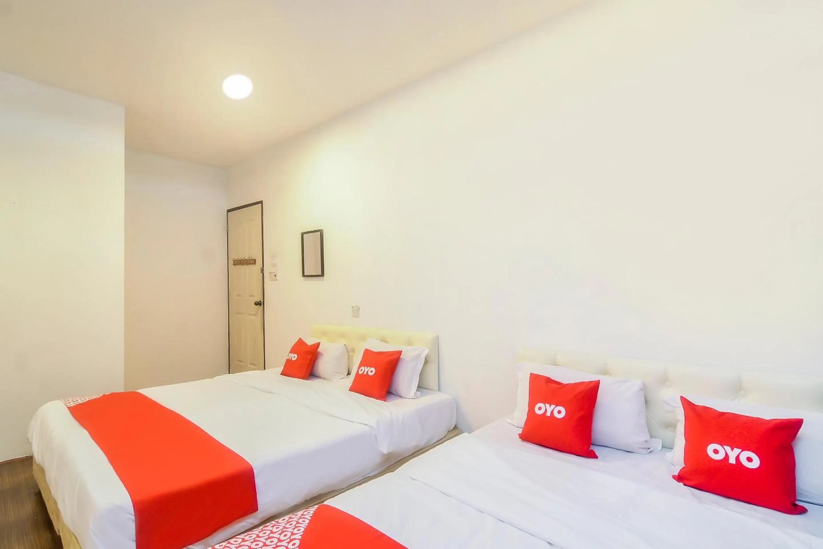 Bedroom in OYO 44017 L & C Premium Stay