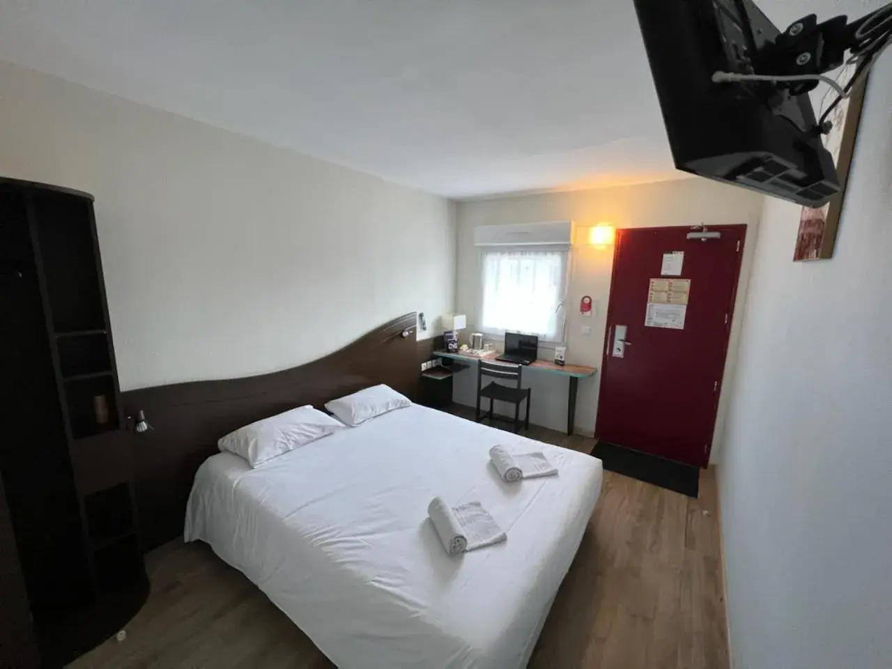 Double or Twin Room - single occupancy in Contact Hôtel Fontenay le Comte Double or Twin Room - single occupancy in Contact Hôtel Fontenay le Comte