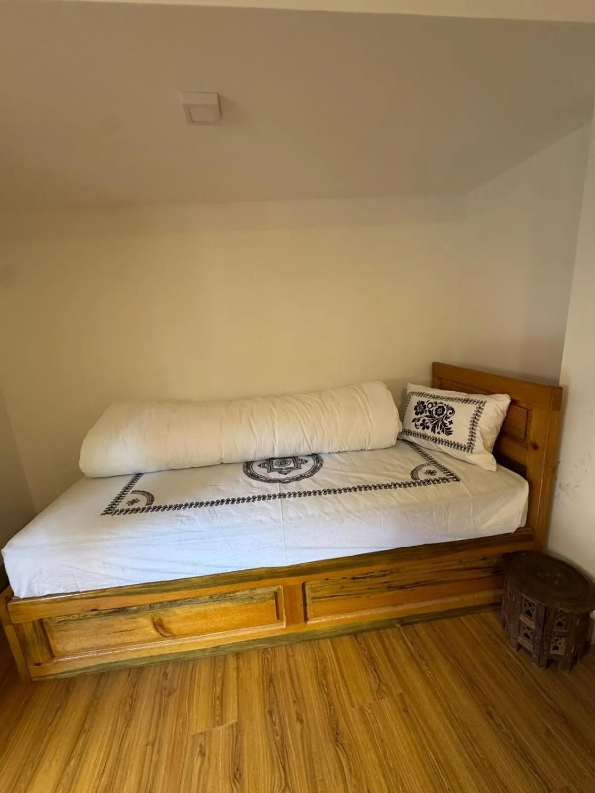 Bed in Sunny Guest House and Cafe