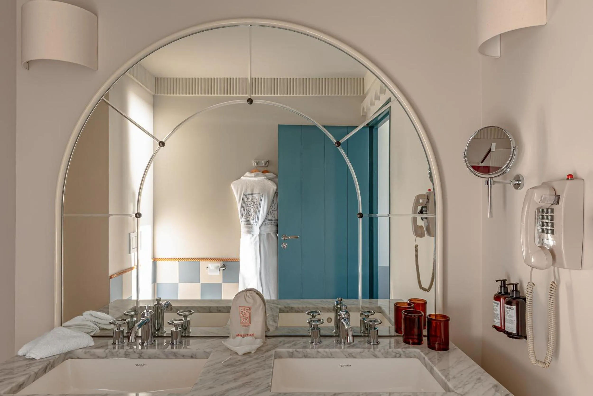 Bathroom, Bed in Regina Experimental Biarritz