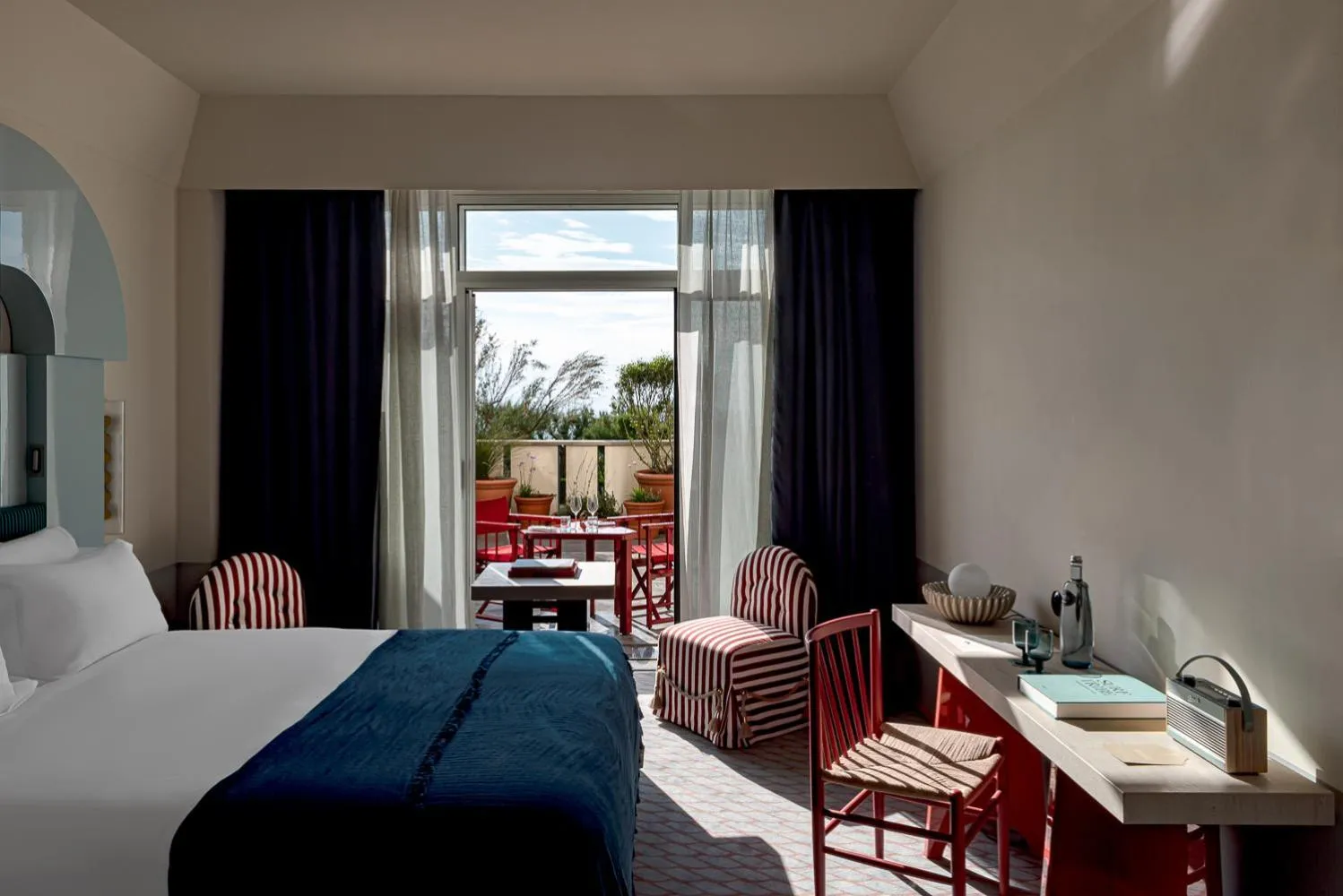 Patio, Bed in Regina Experimental Biarritz