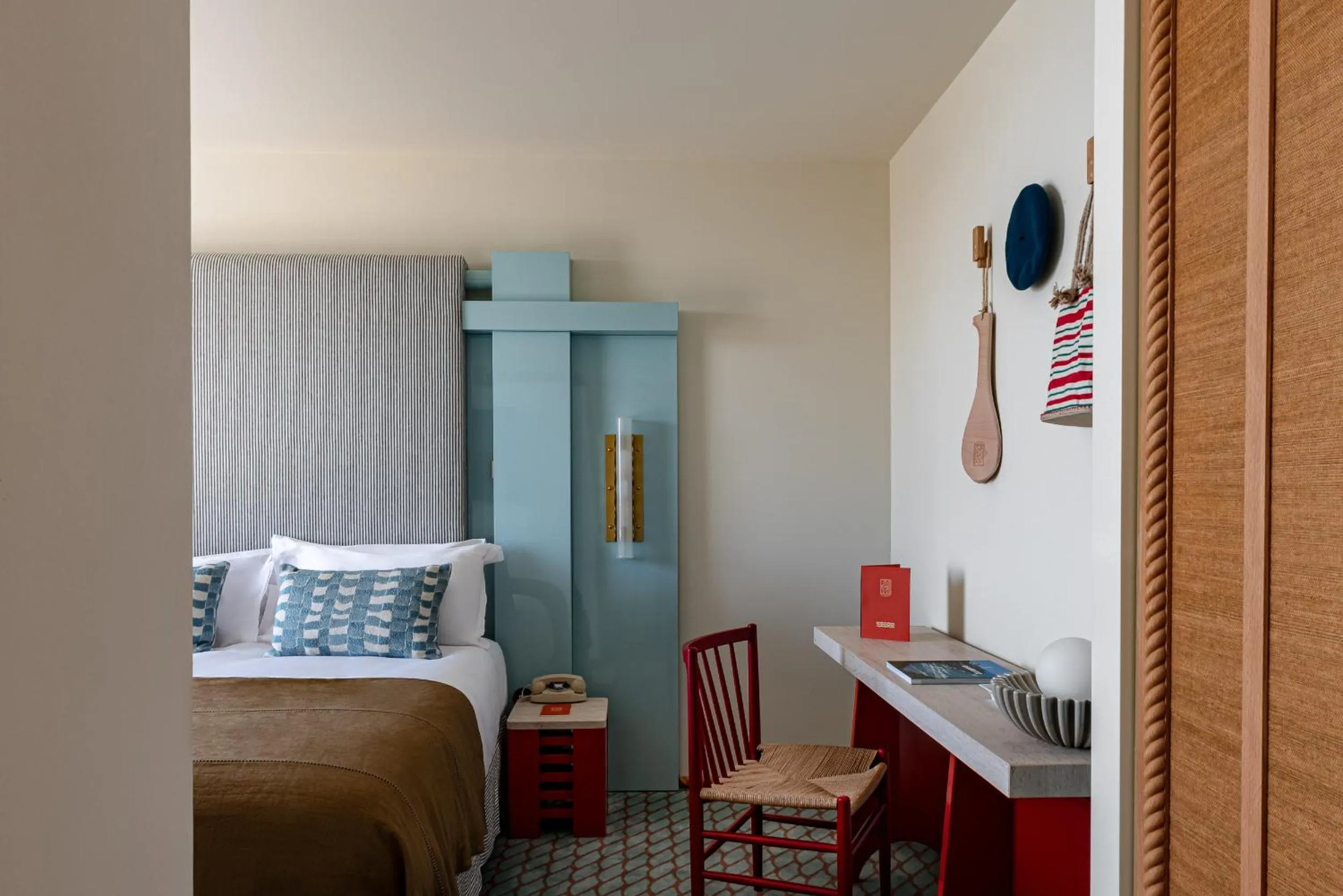 Photo of the whole room, Bed in Regina Experimental Biarritz