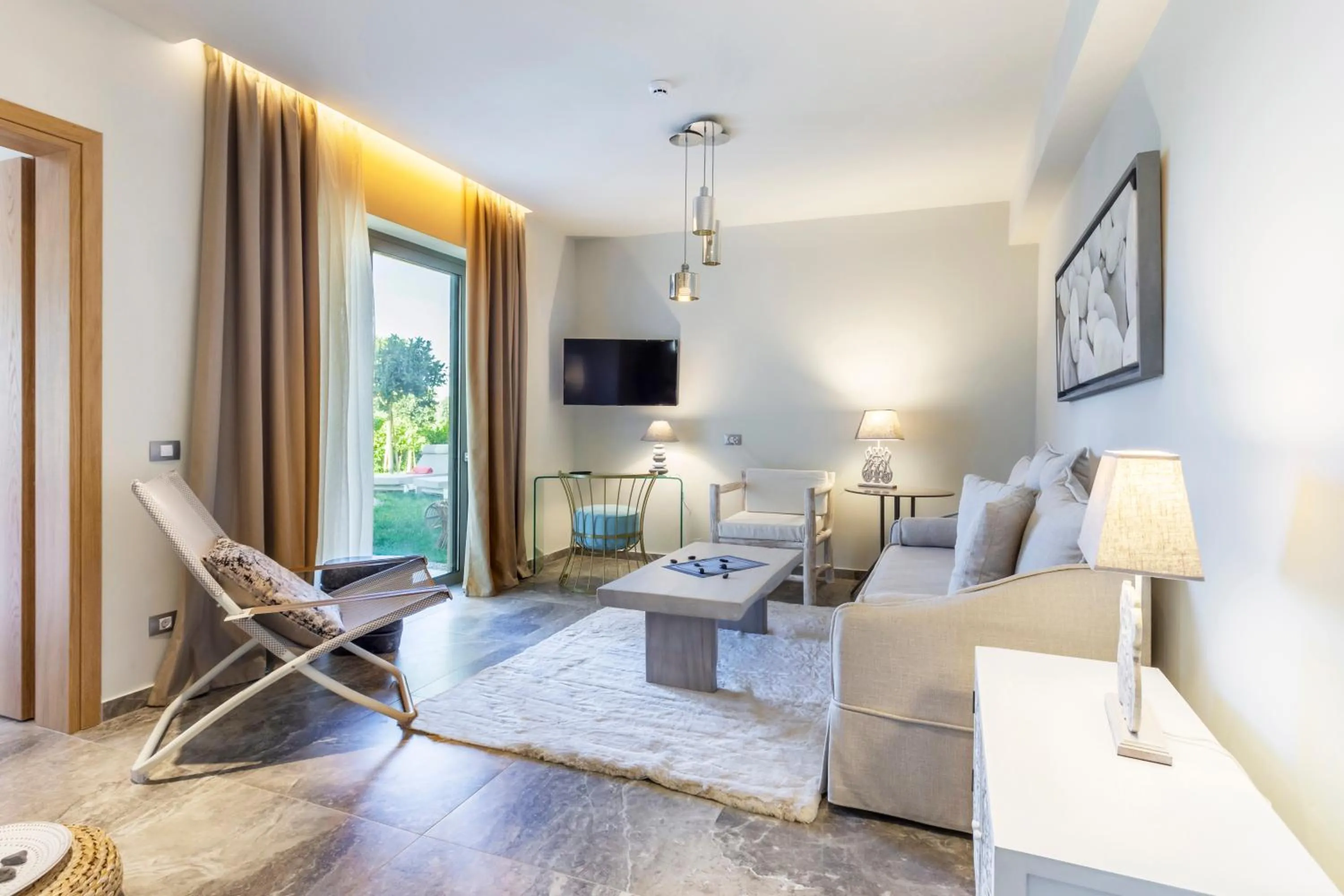 Living room in Elysian Luxury Hotel and Spa