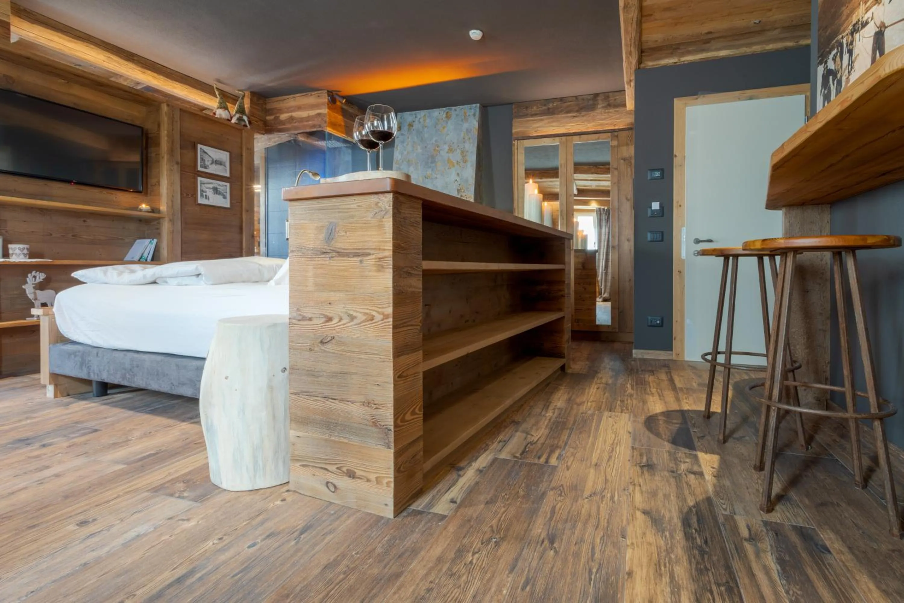 Bed in John Luxury Suites