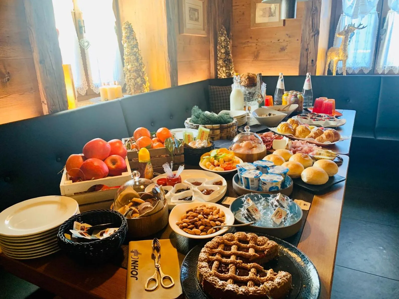 Breakfast in John Luxury Suites