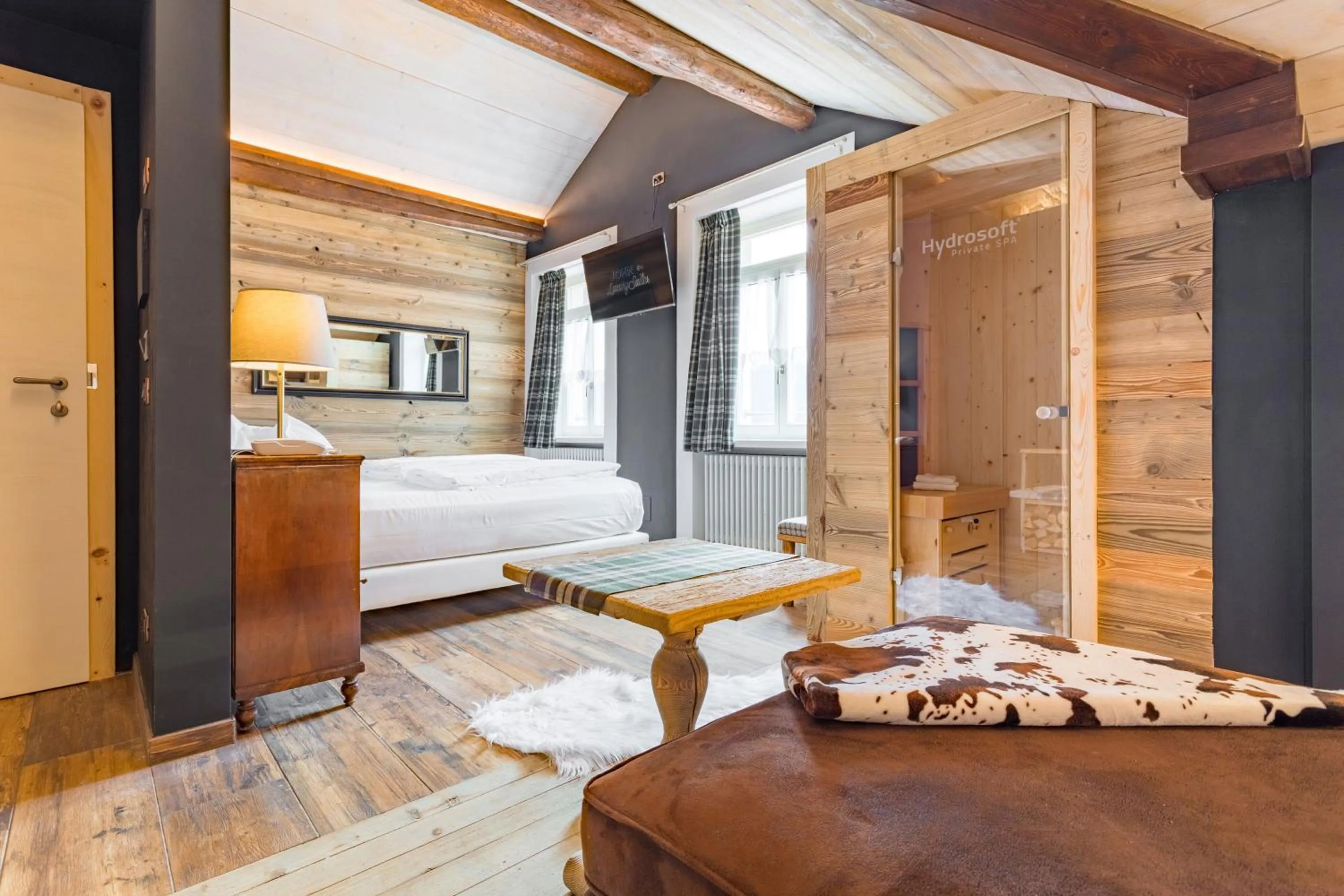 Bed in John Luxury Suites