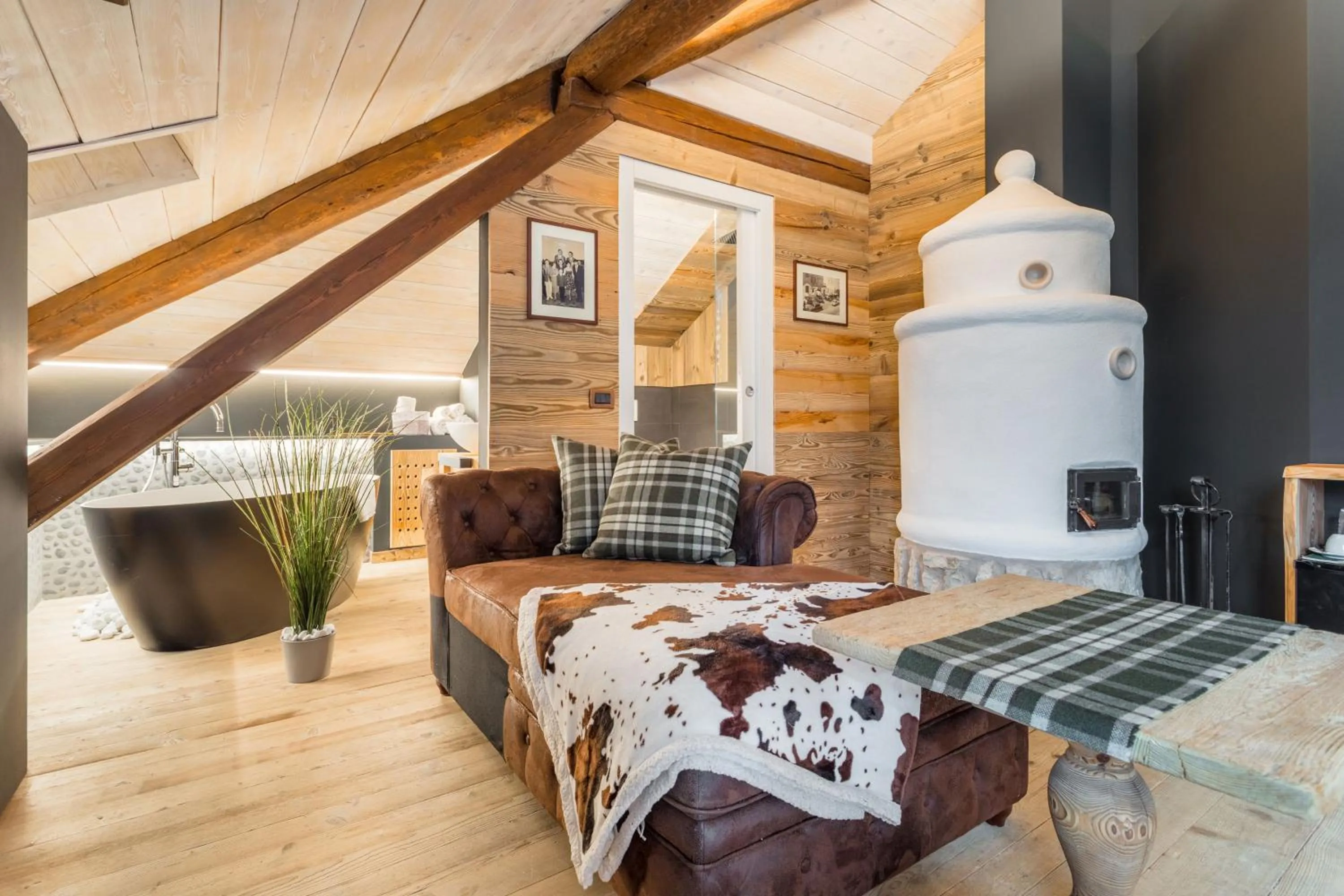 Bed in John Luxury Suites