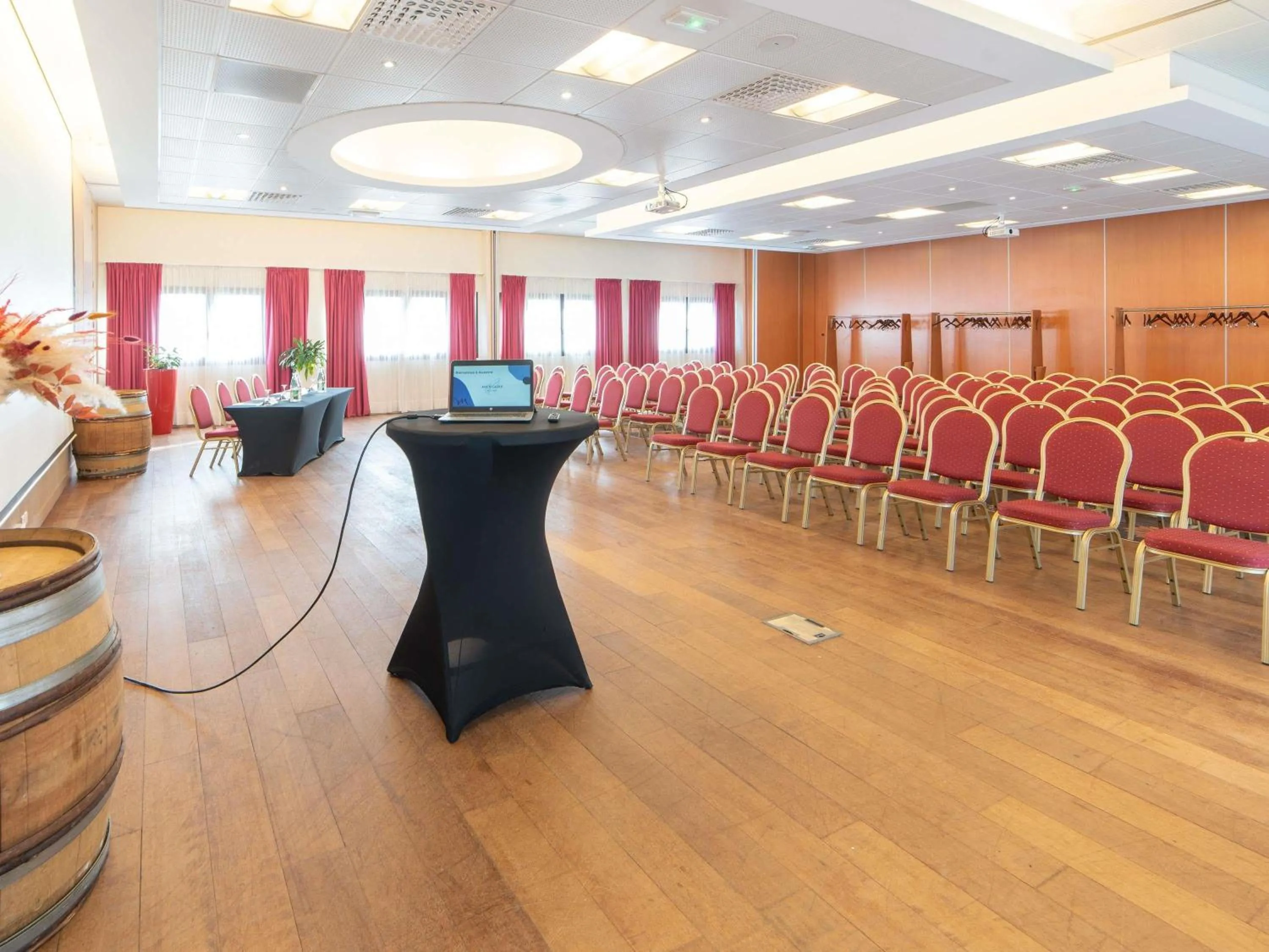 Meeting/conference room in Mercure Auxerre Autoroute du Soleil