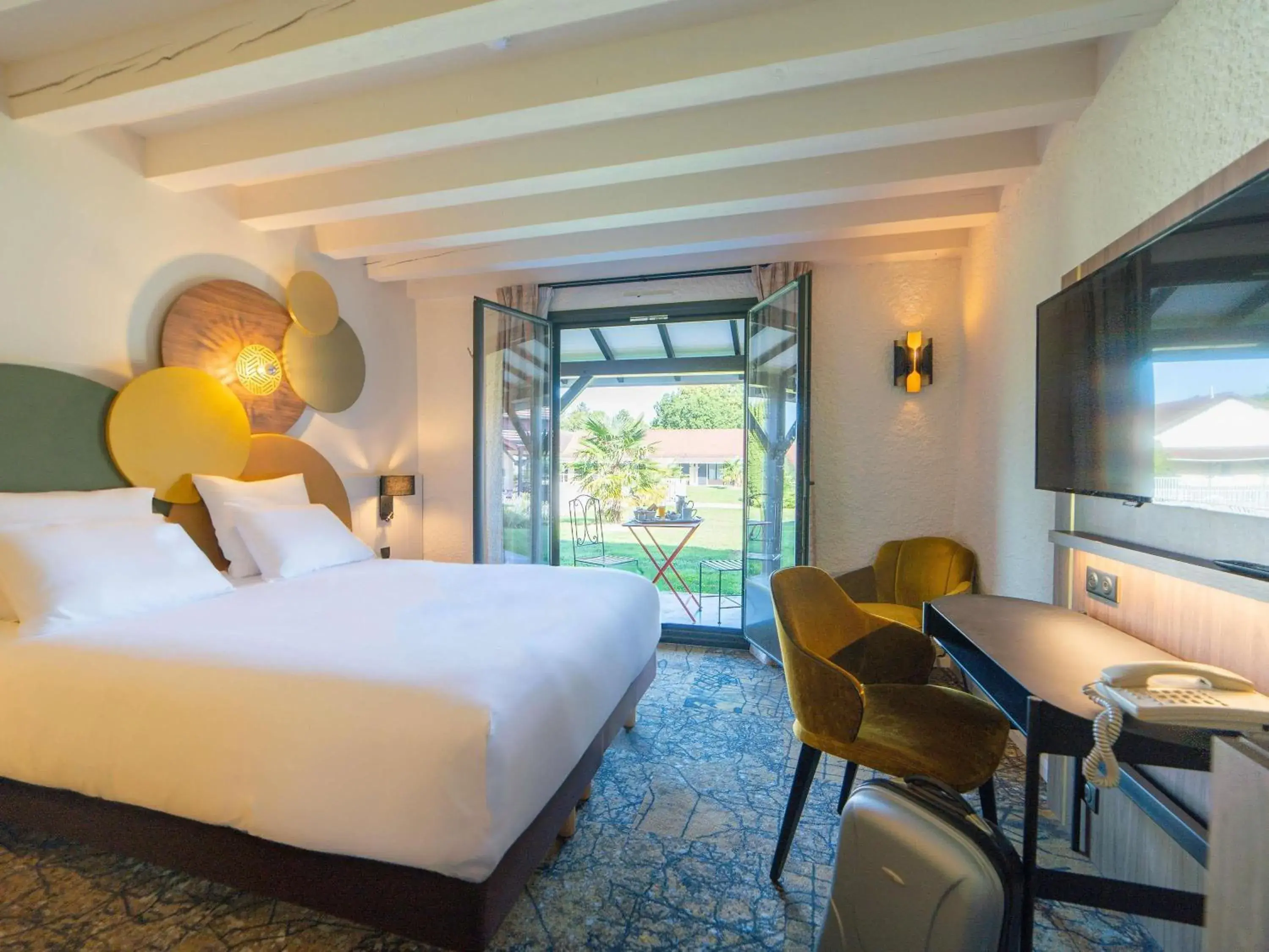 Standard Double Room in Mercure Auxerre Autoroute du Soleil Standard Double Room in Mercure Auxerre Autoroute du Soleil