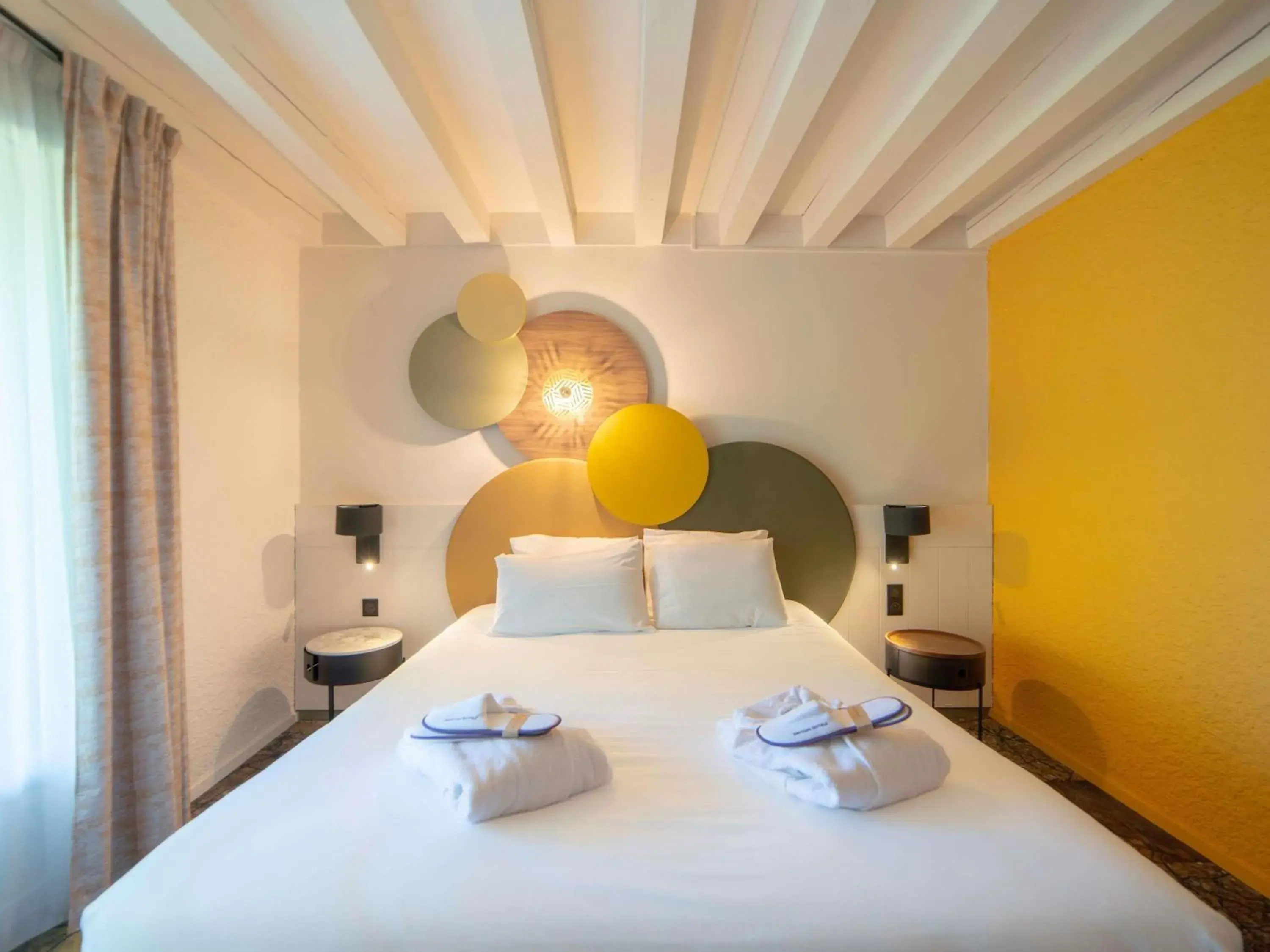 Bedroom, Bed in Mercure Auxerre Autoroute du Soleil Bedroom, Bed in Mercure Auxerre Autoroute du Soleil