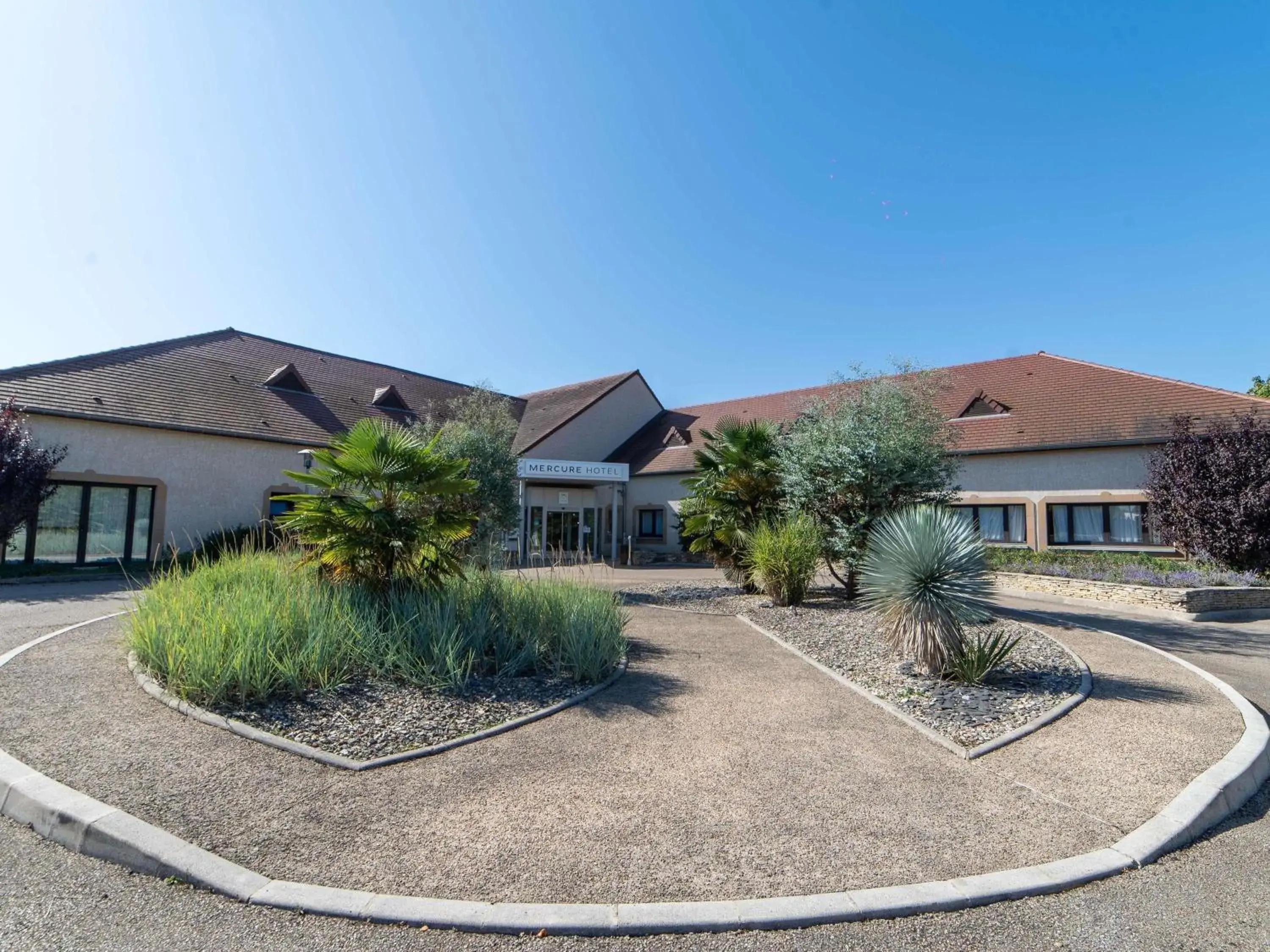 Property building in Mercure Auxerre Autoroute du Soleil Property building in Mercure Auxerre Autoroute du Soleil