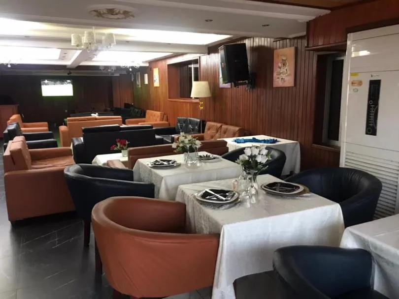 Restaurant/places to eat in Résidences hôtelières Micheline et Emile BASTOS