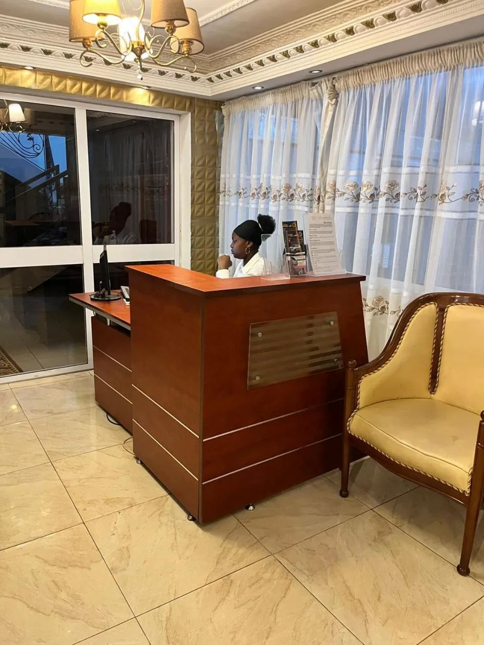 Lobby or reception in Résidences hôtelières Micheline et Emile BASTOS
